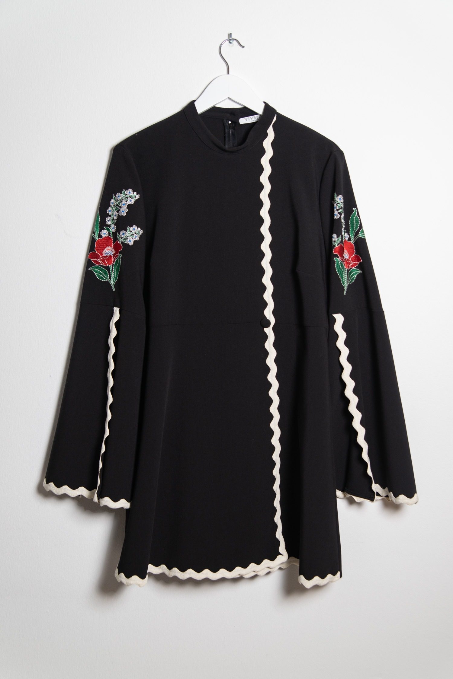 Thumbnail of http://Vivetta%20weites%20Midikleid%20mit%20Blumenmotiven%20in%20Schwarz