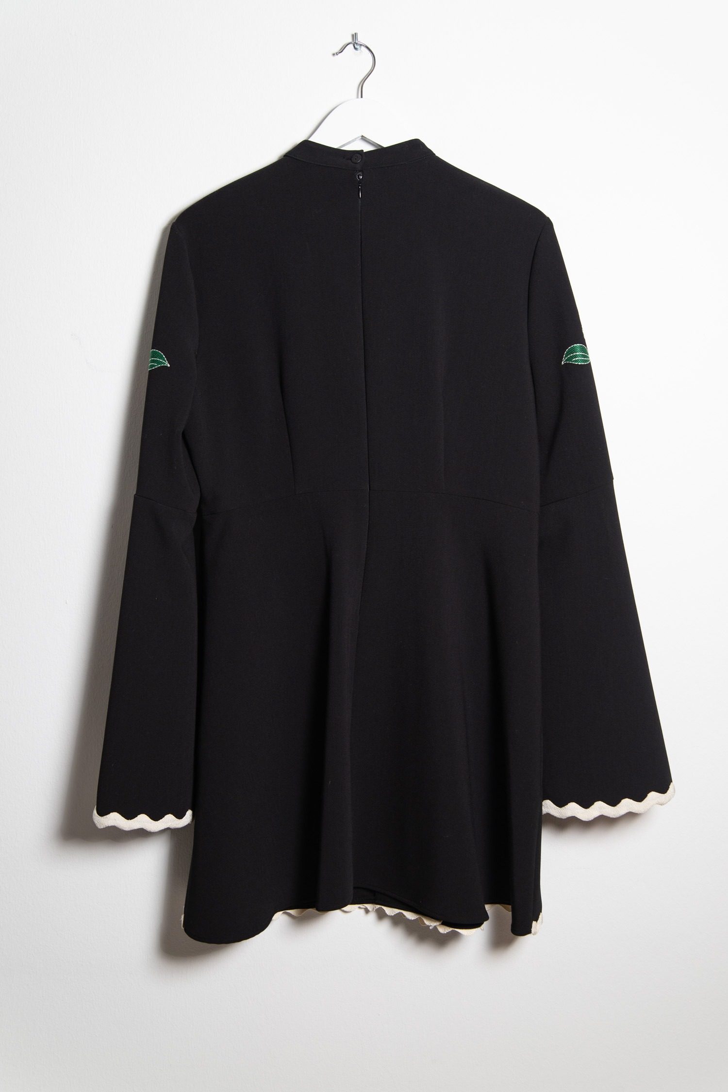 Thumbnail of http://Vivetta%20weites%20Midikleid%20mit%20Blumenmotiven%20in%20Schwarz