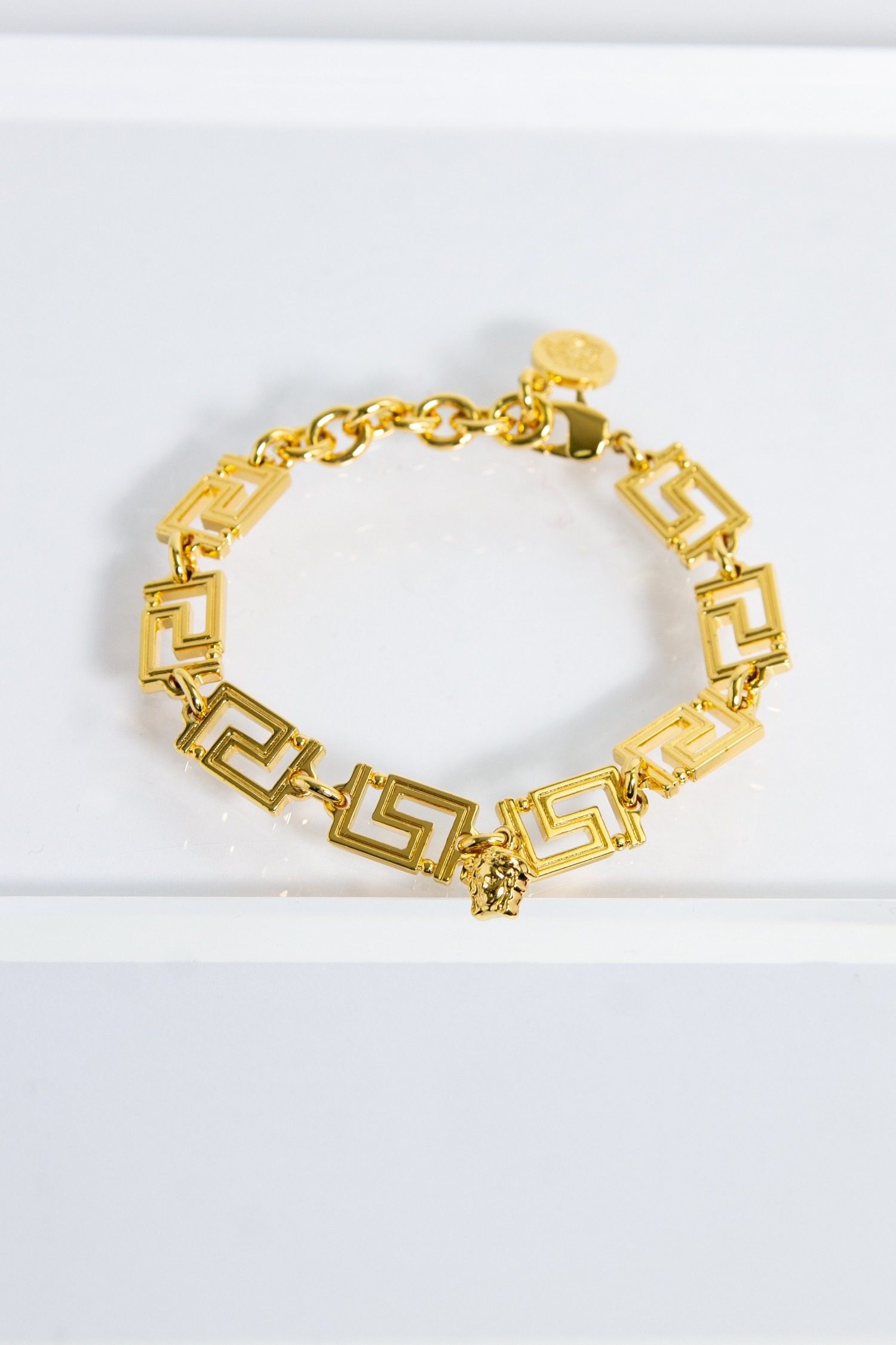 Thumbnail of http://Versace%20Greca%20Armband%20mit%20Medusa-Anhänger%20in%20gold