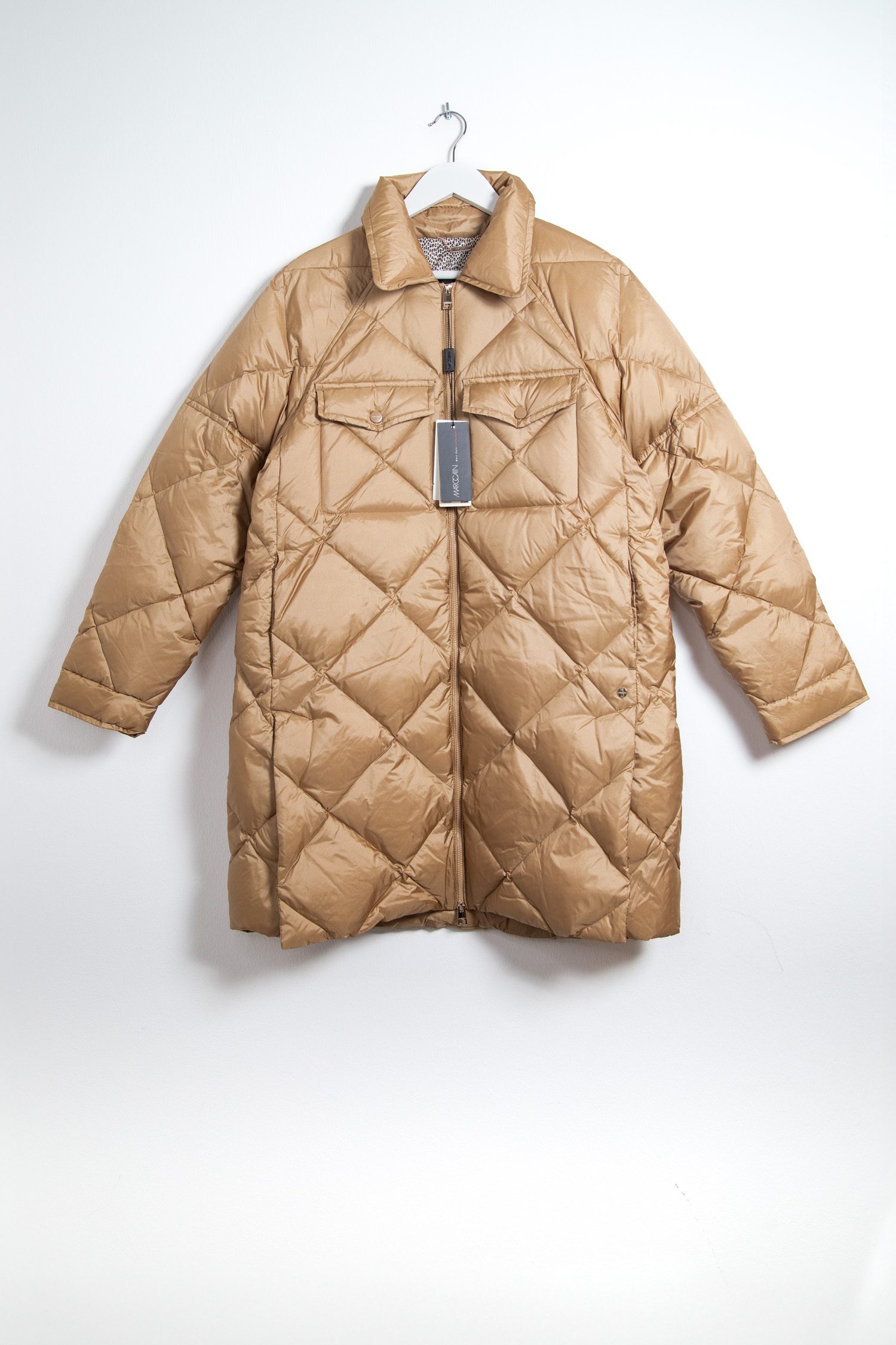 Marc Cain Kurzer Daunenmantel in Beige