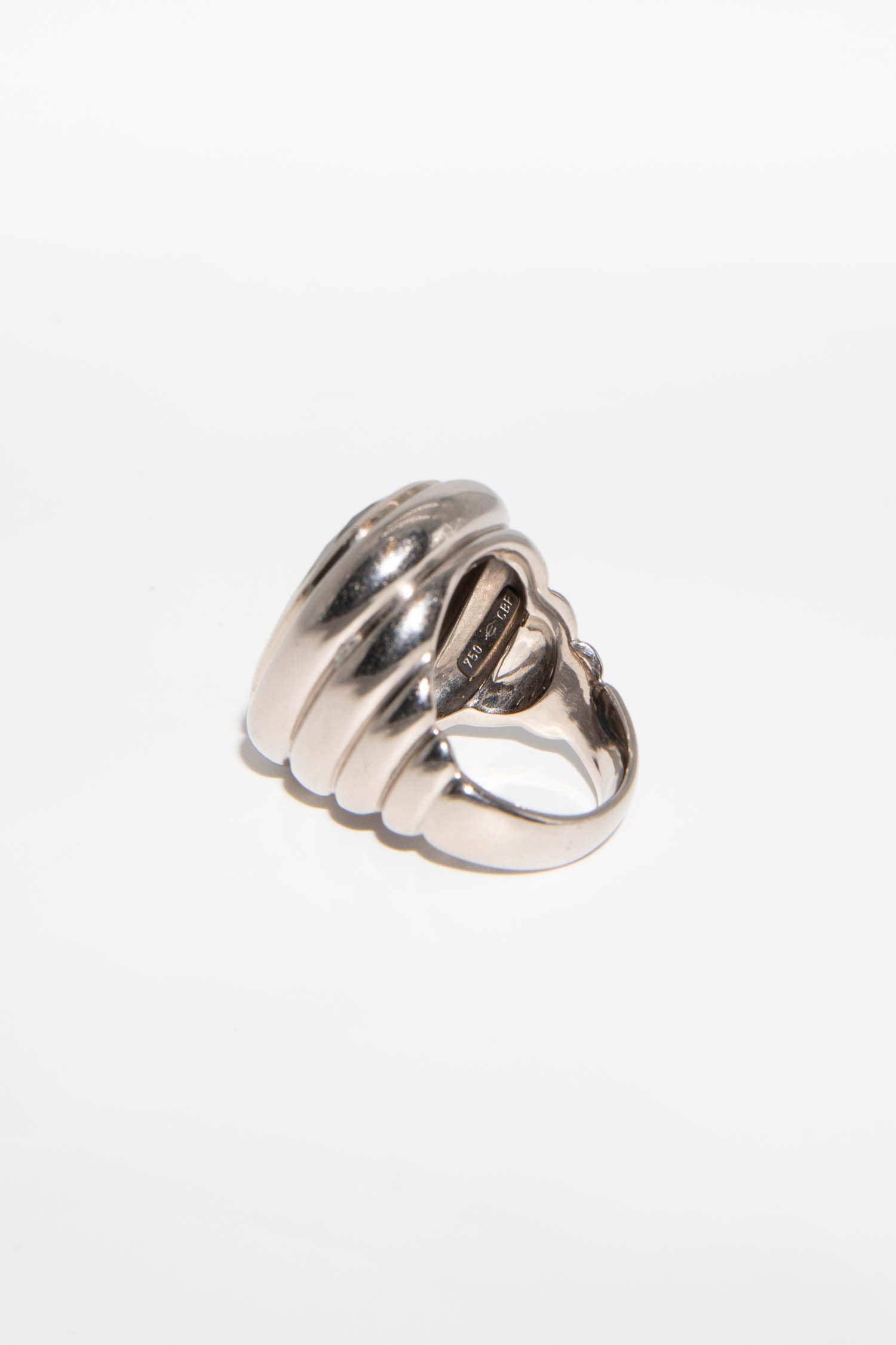Thumbnail of http://Colleen%20B.%20Rosenblat%20Middle%20Ages%20Ring%20in%20Silber%20und%20Dunkelbraun