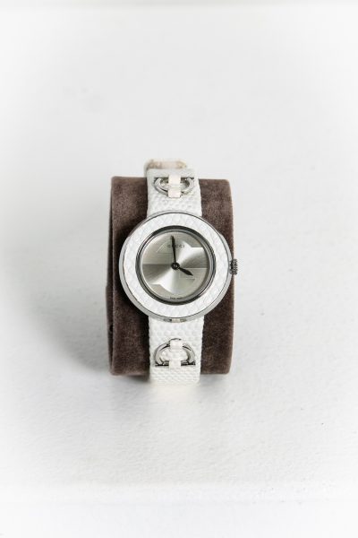 Gucci "U-Play" Armbanduhr in weiß