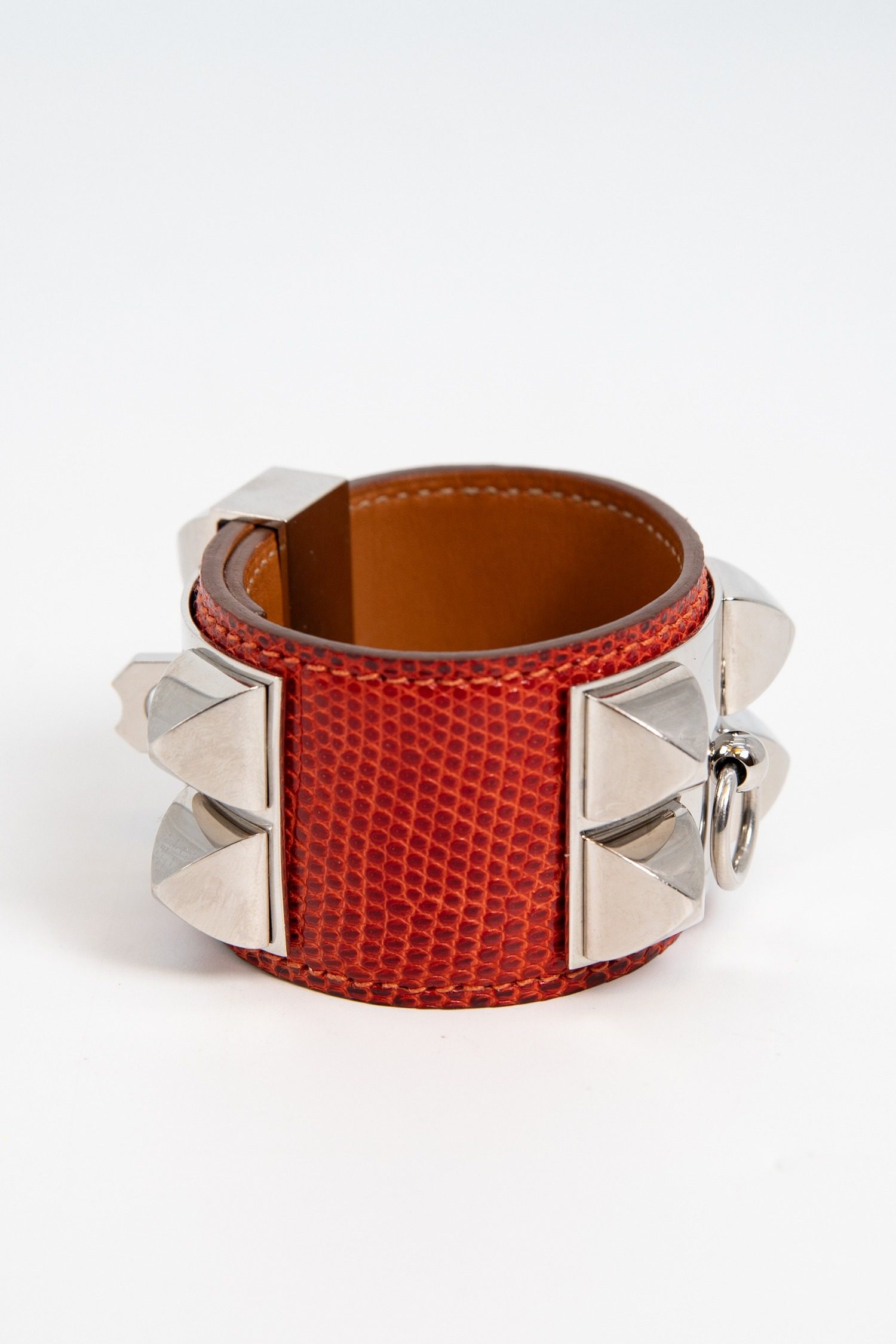 Thumbnail of http://Hermès%20Collier%20de%20Chien%20Armreif%20aus%20Reptilleder%20in%20Rot