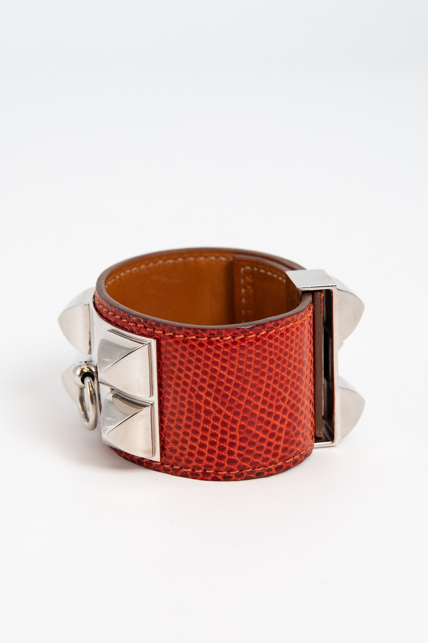 Thumbnail of http://Hermès%20Collier%20de%20Chien%20Armreif%20aus%20Reptilleder%20in%20Rot