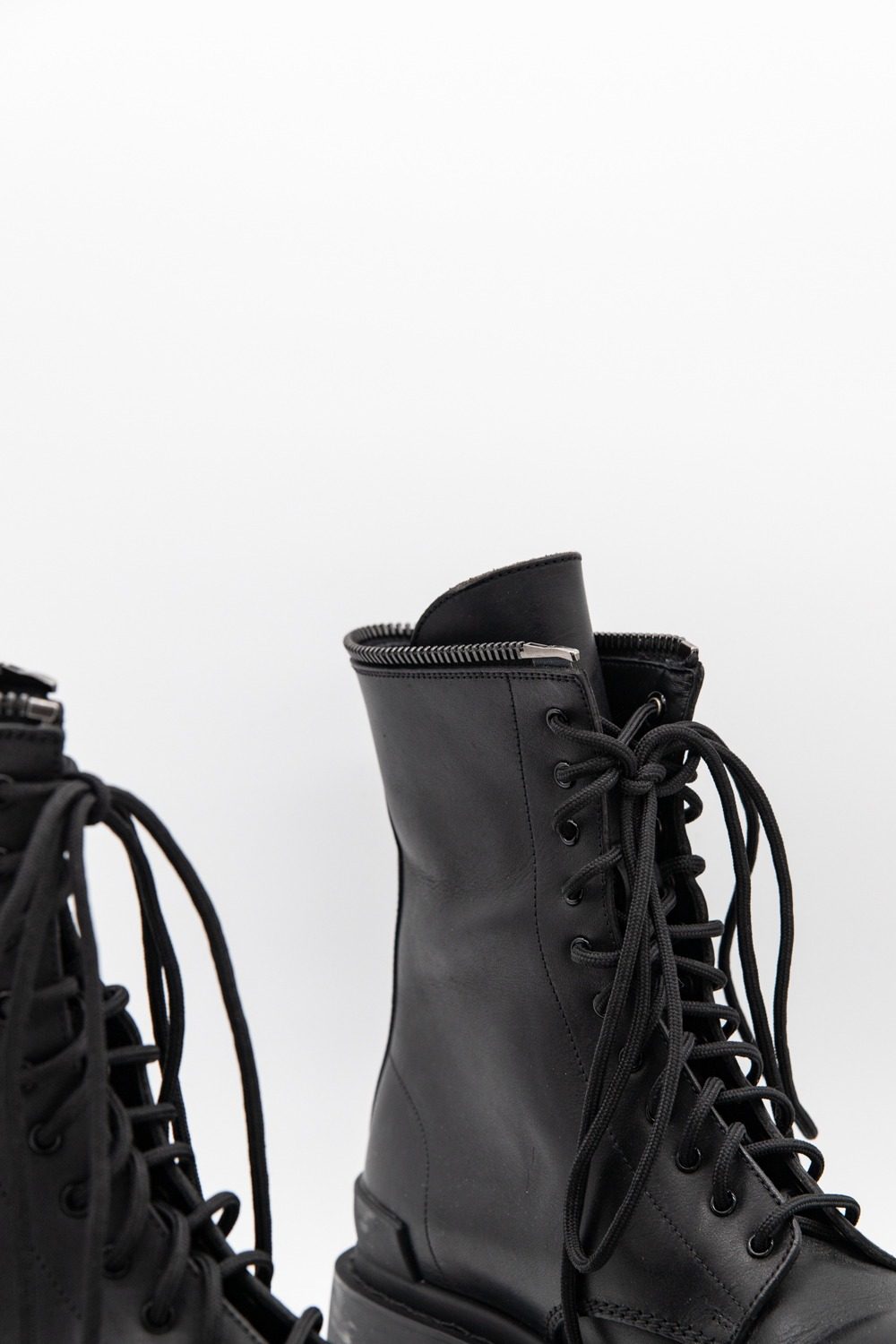 Thumbnail of http://Balenciaga%20Lace-Up%20Stiefel%20in%20Schwarz