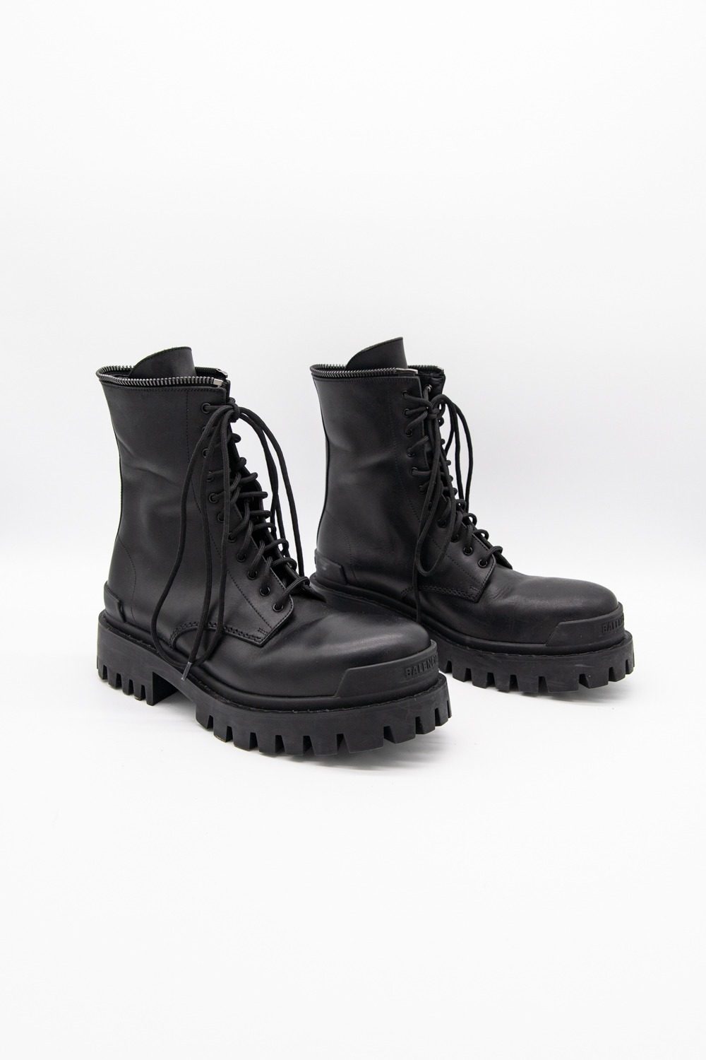 Thumbnail of http://Balenciaga%20Lace-Up%20Stiefel%20in%20Schwarz