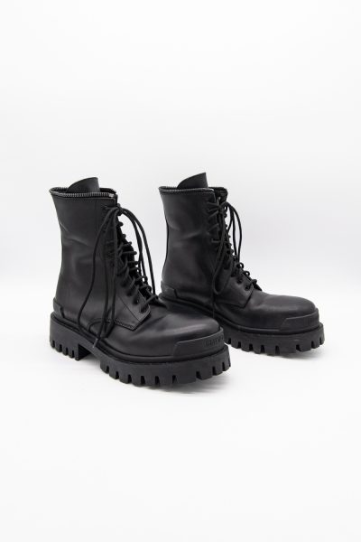 Balenciaga Lace-Up Stiefel in Schwarz