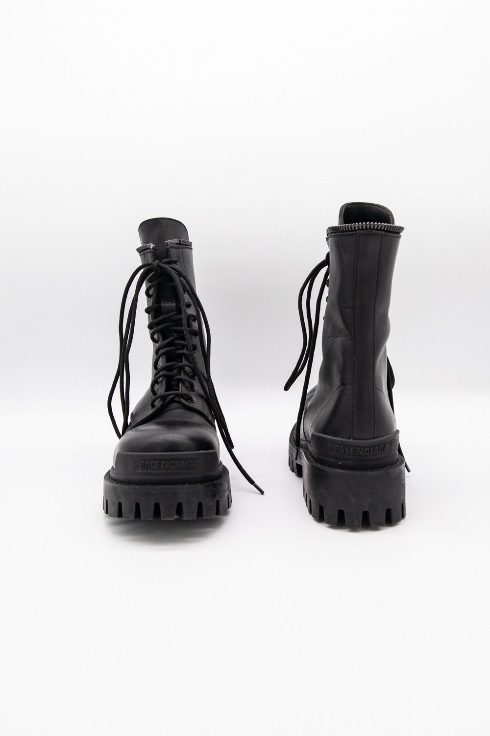 Thumbnail of http://Balenciaga%20Lace-Up%20Stiefel%20in%20Schwarz