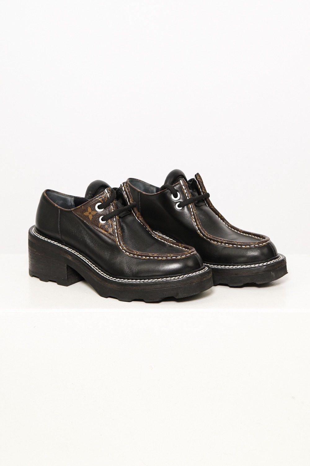 Thumbnail of http://Louis%20Vuitton%20LV%20Beaubourg%20Derby%20Schuhe