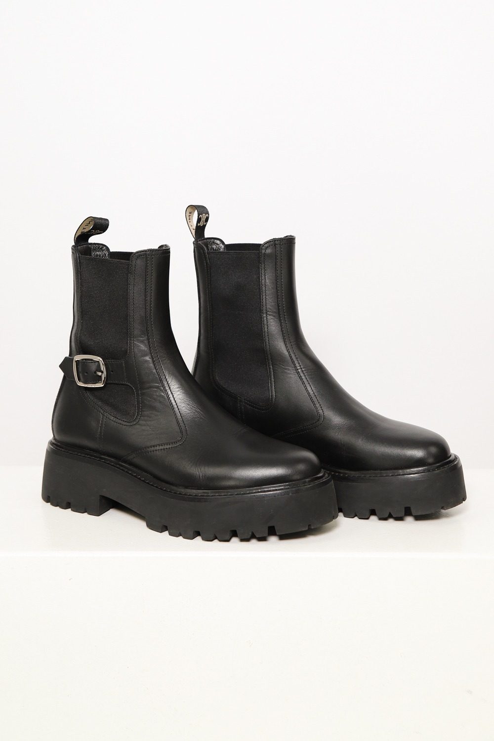 Thumbnail of http://Celine%20Leder%20Chelsea-Stiefel%20in%20Schwarz