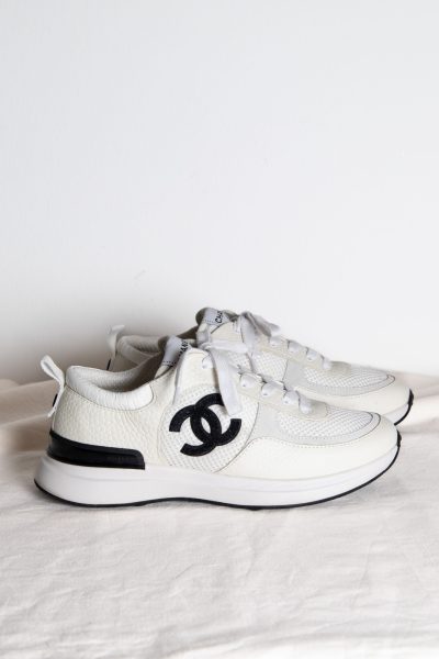 Chanel Sneaker in Weiß und Schwarz