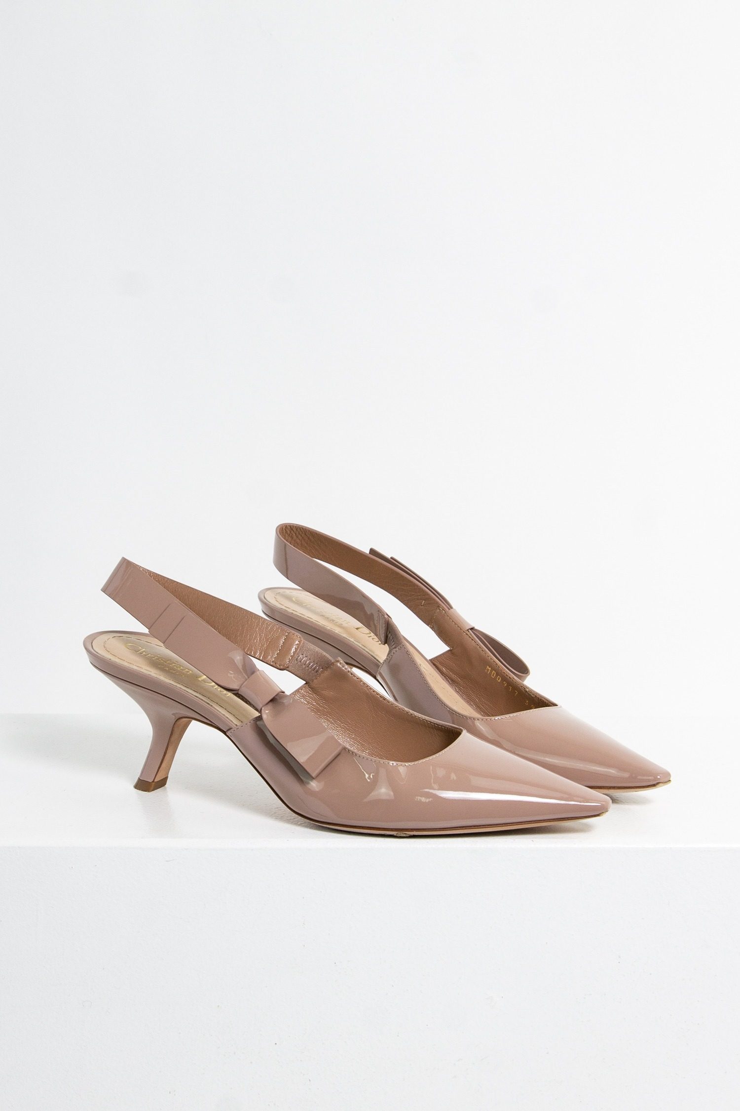 Thumbnail of http://Dior%20beigefarbene%20Slingbacks%20mit%20Schleifendetail