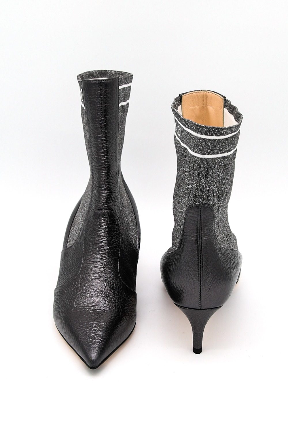 Thumbnail of http://Fendi%20Rockoko%20Stiefelette%20mit%20kleinem%20Absatz%20in%20Silber