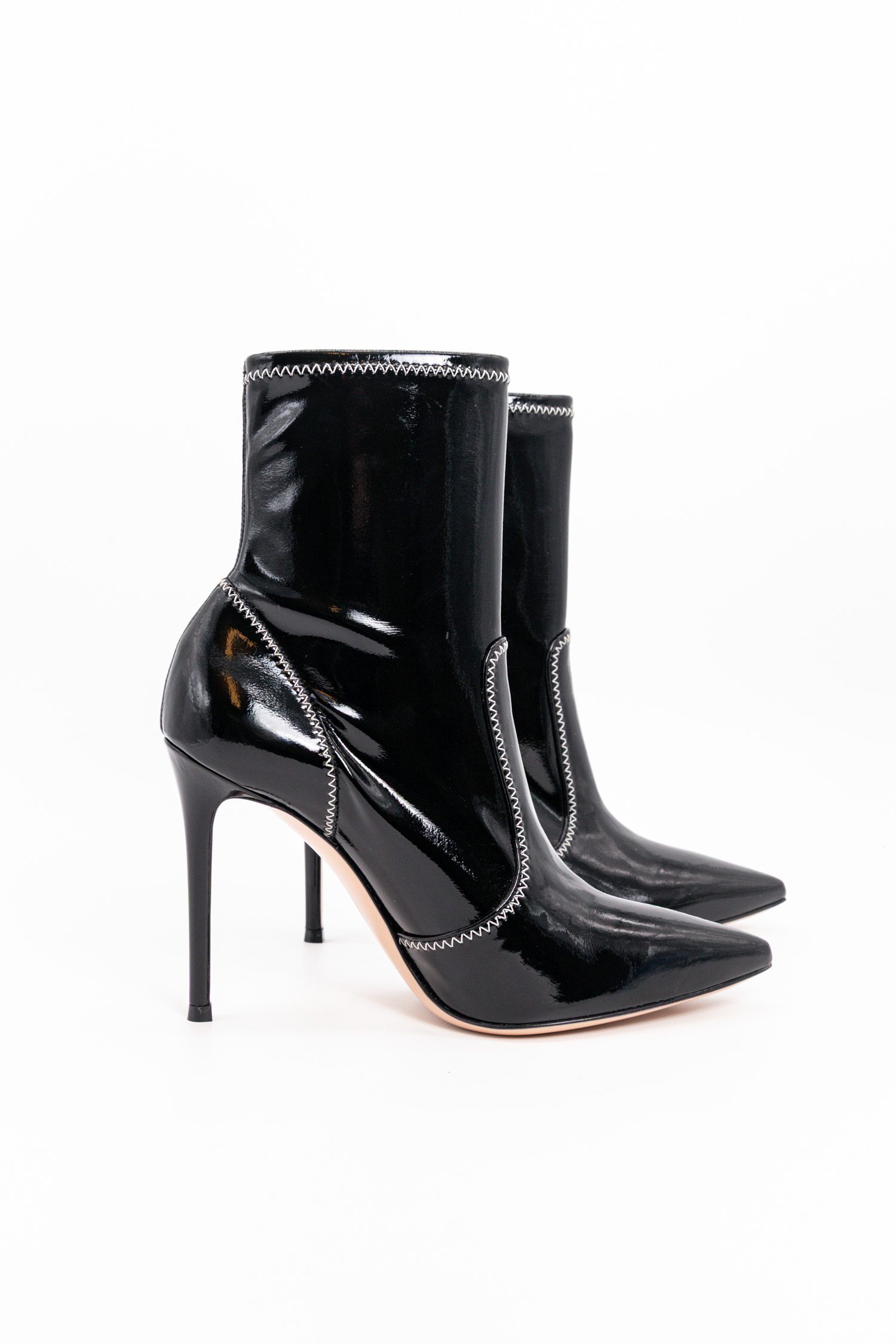 Gianvito Rossi Stiefel in Schwarz mit Kontrastnähten