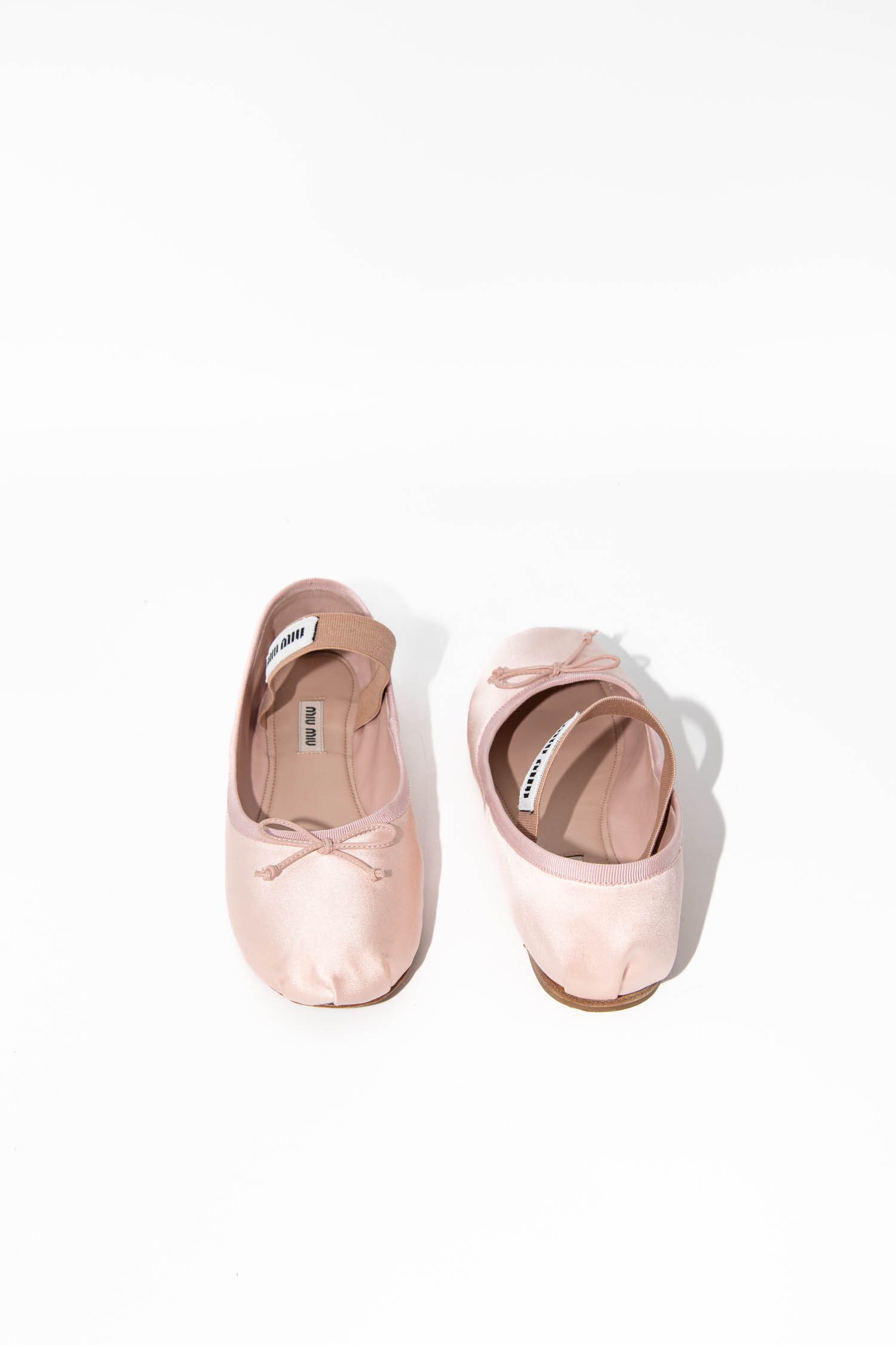 Miu Miu "Ballerinas aus Satin"
