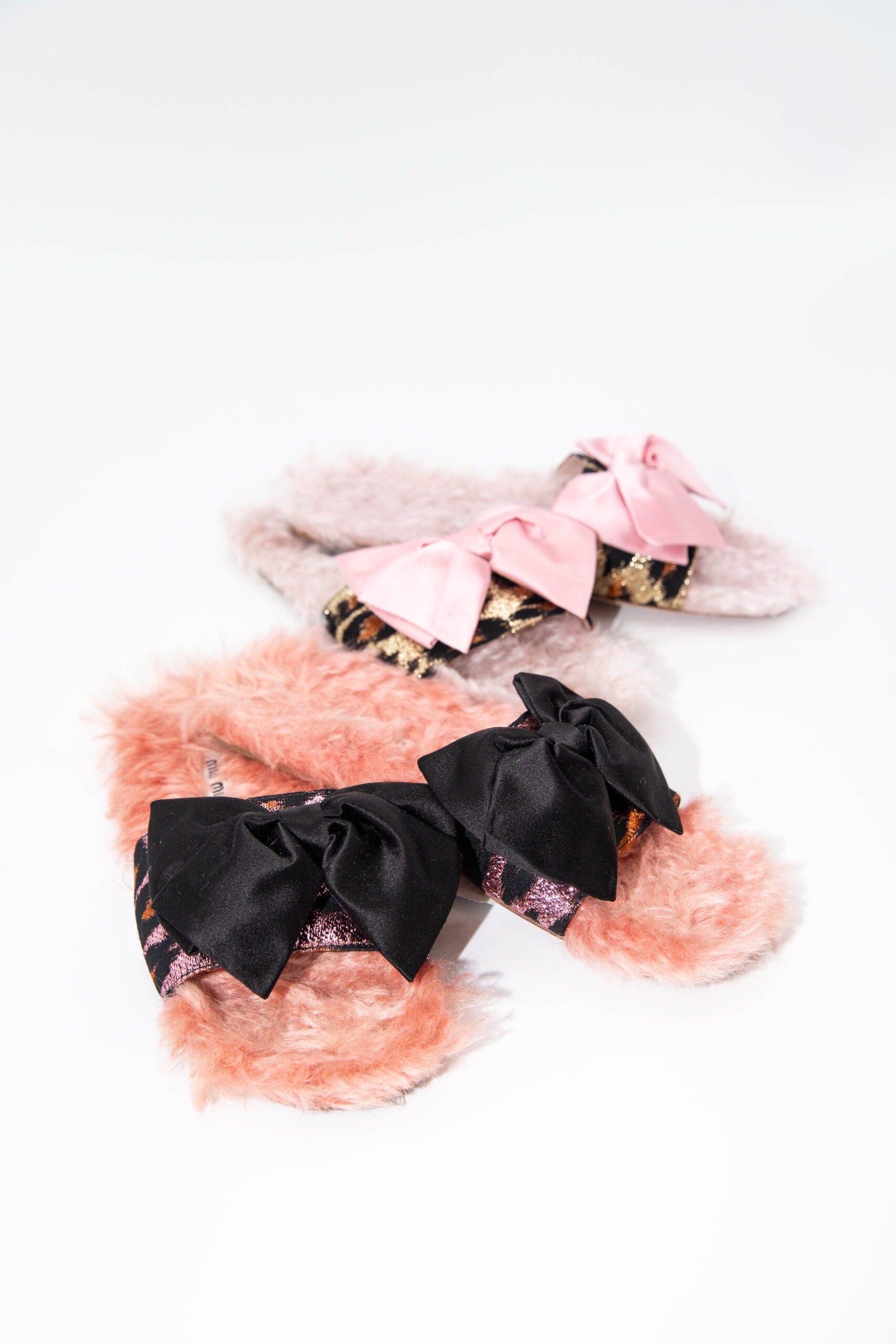 Miu Miu Pantoletten mit schwarzer Schleife