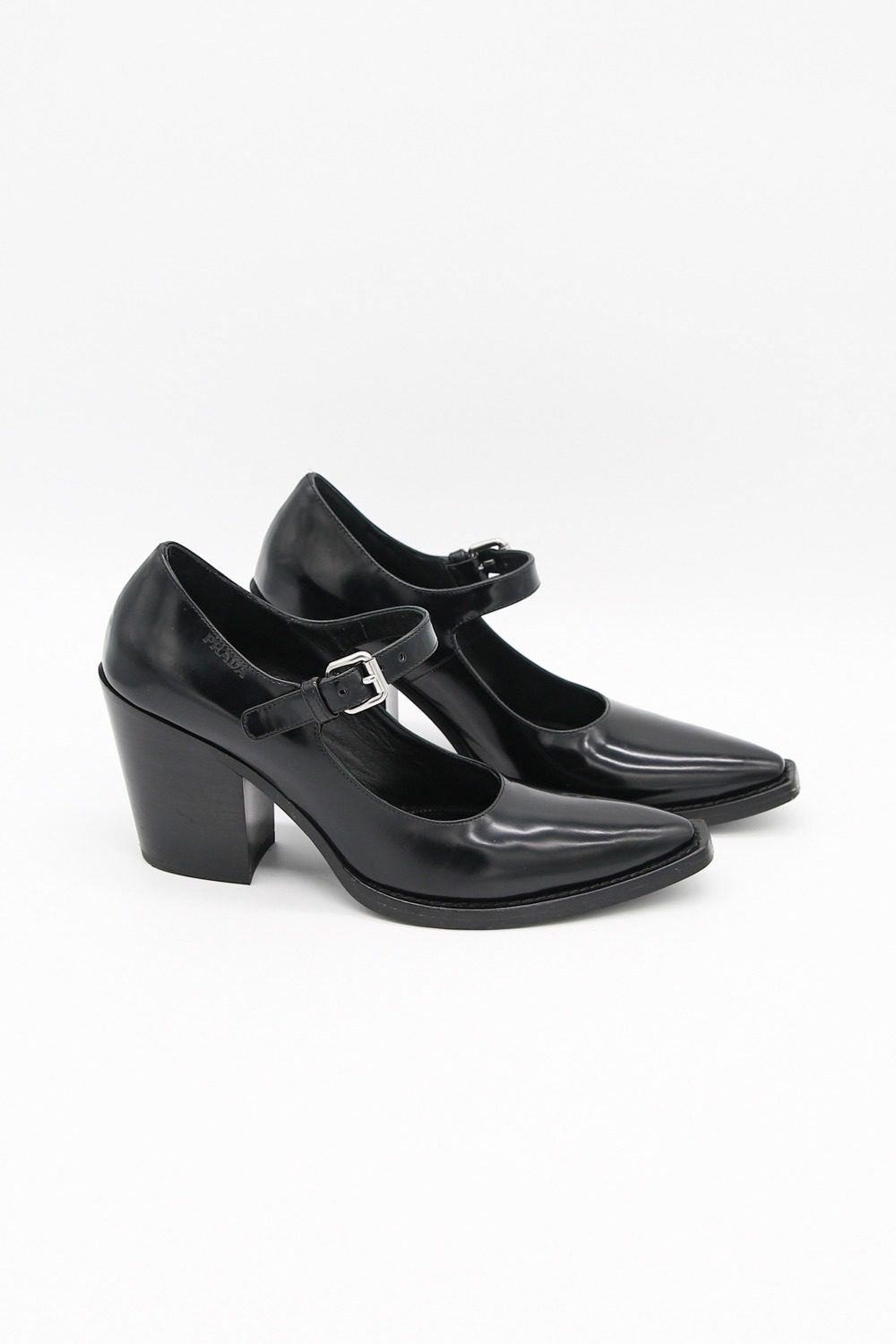 Thumbnail of http://Prada%20Pumps%20mit%20Riemen%20in%20Schwarz