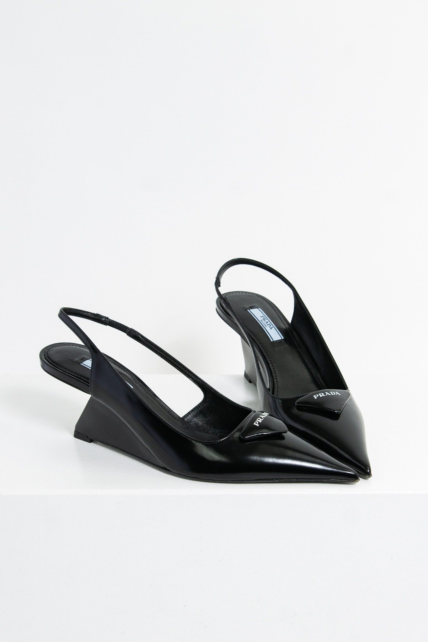 Thumbnail of http://Prada%20Slingbacks%20mit%20besonderem%20Keilabsatz