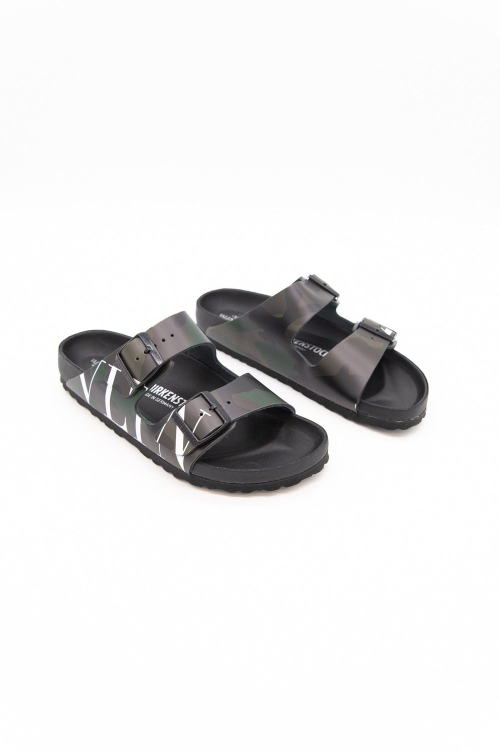 Thumbnail of http://Birkenstock%20x%20Valentino%20Pantolette%20in%20Camouflage-Muster