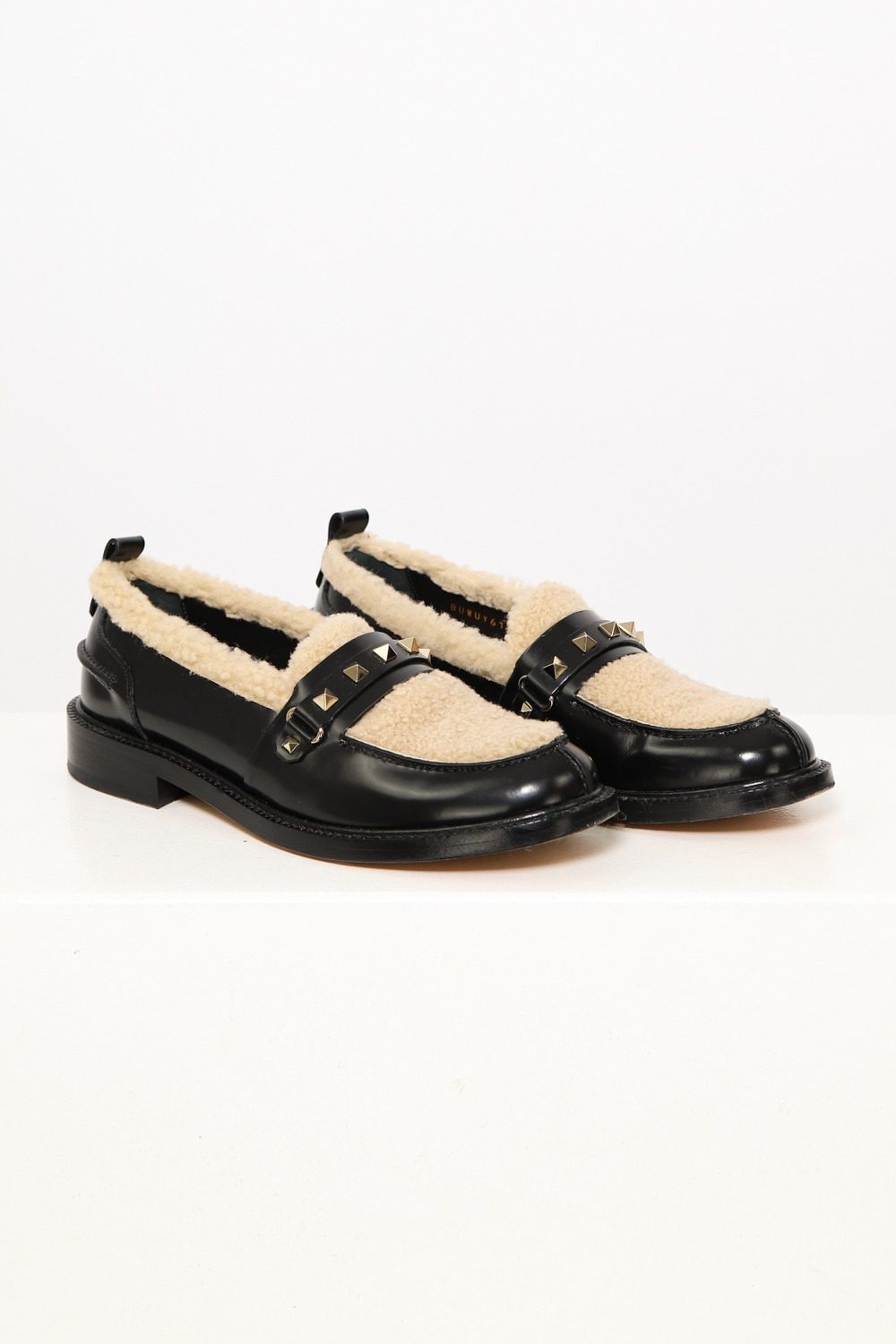 Thumbnail of http://Valentino%20Loafer%20in%20Schwarz%20mit%20Lammfell