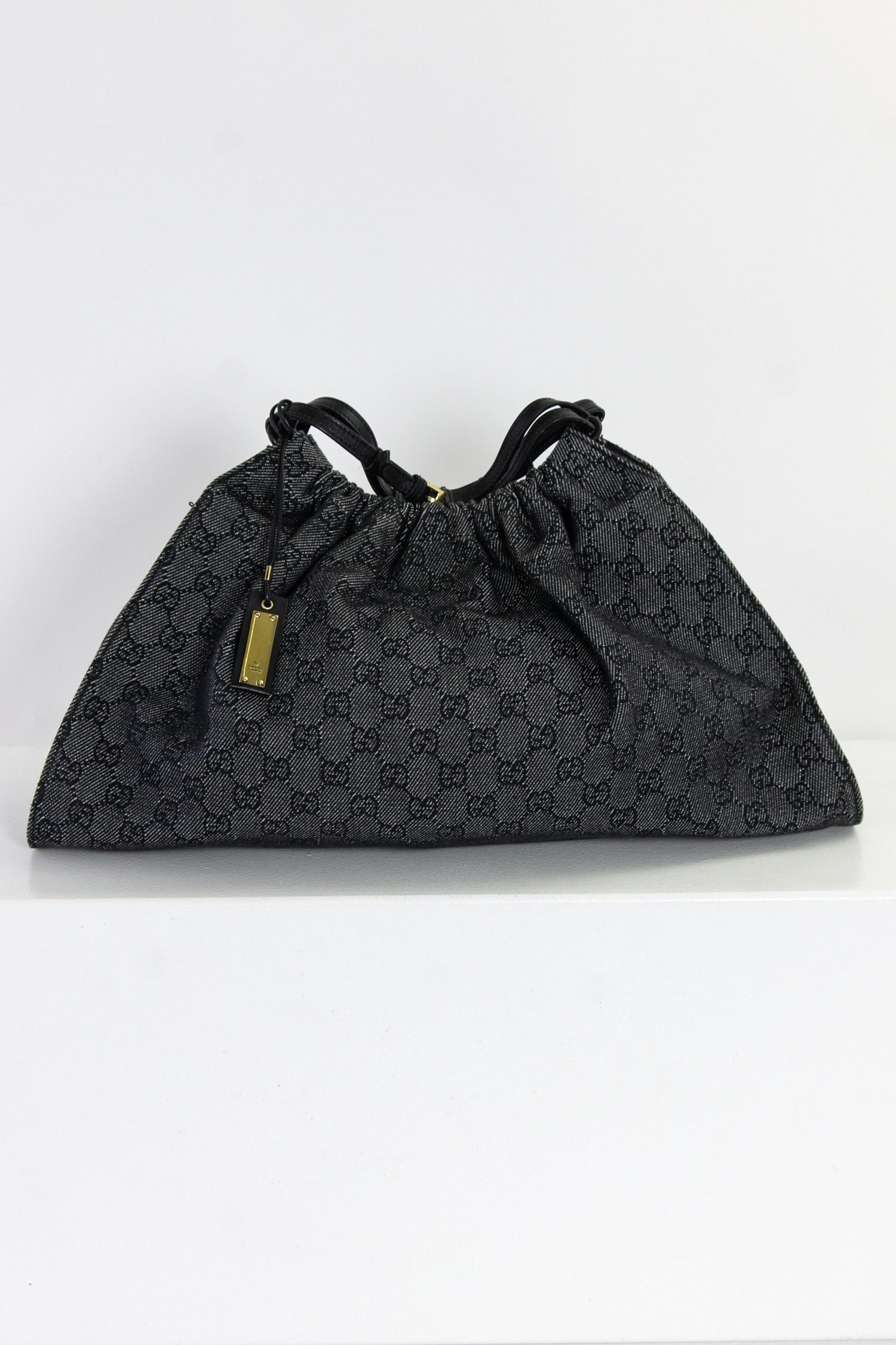 Thumbnail of http://Gucci%20Monogram%20Handtasche%20in%20Denim