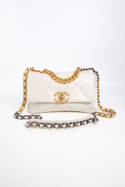 Chanel "19" Handtasche in Weiß