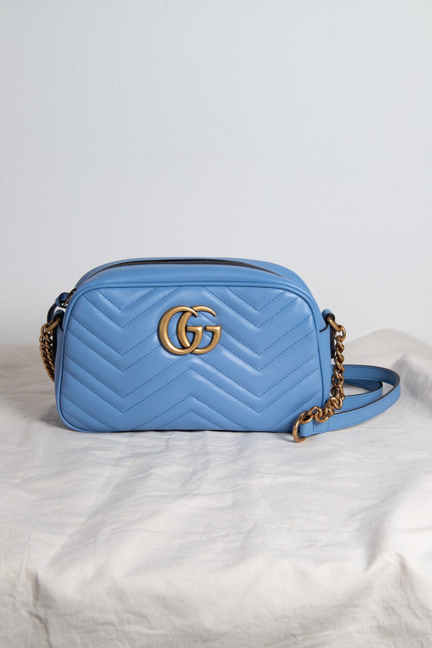 Thumbnail of http://Gucci%20Marmont%20kleine%20Schultertasche%20in%20Blau