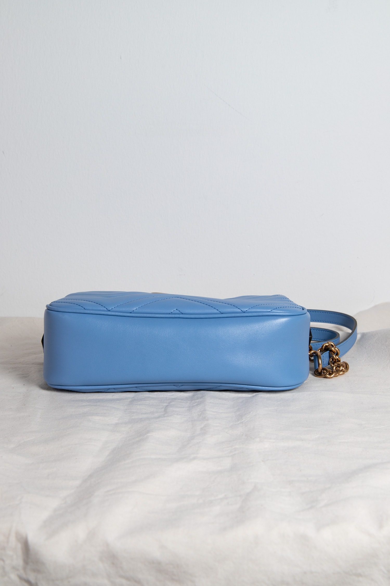 Thumbnail of http://Gucci%20Marmont%20kleine%20Schultertasche%20in%20Blau