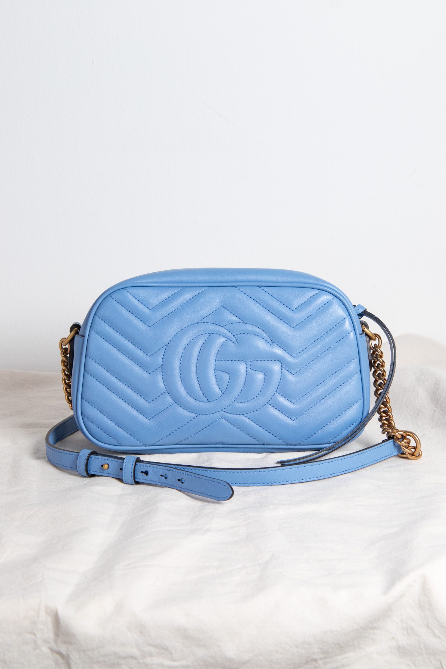 Thumbnail of http://Gucci%20Marmont%20kleine%20Schultertasche%20in%20Blau