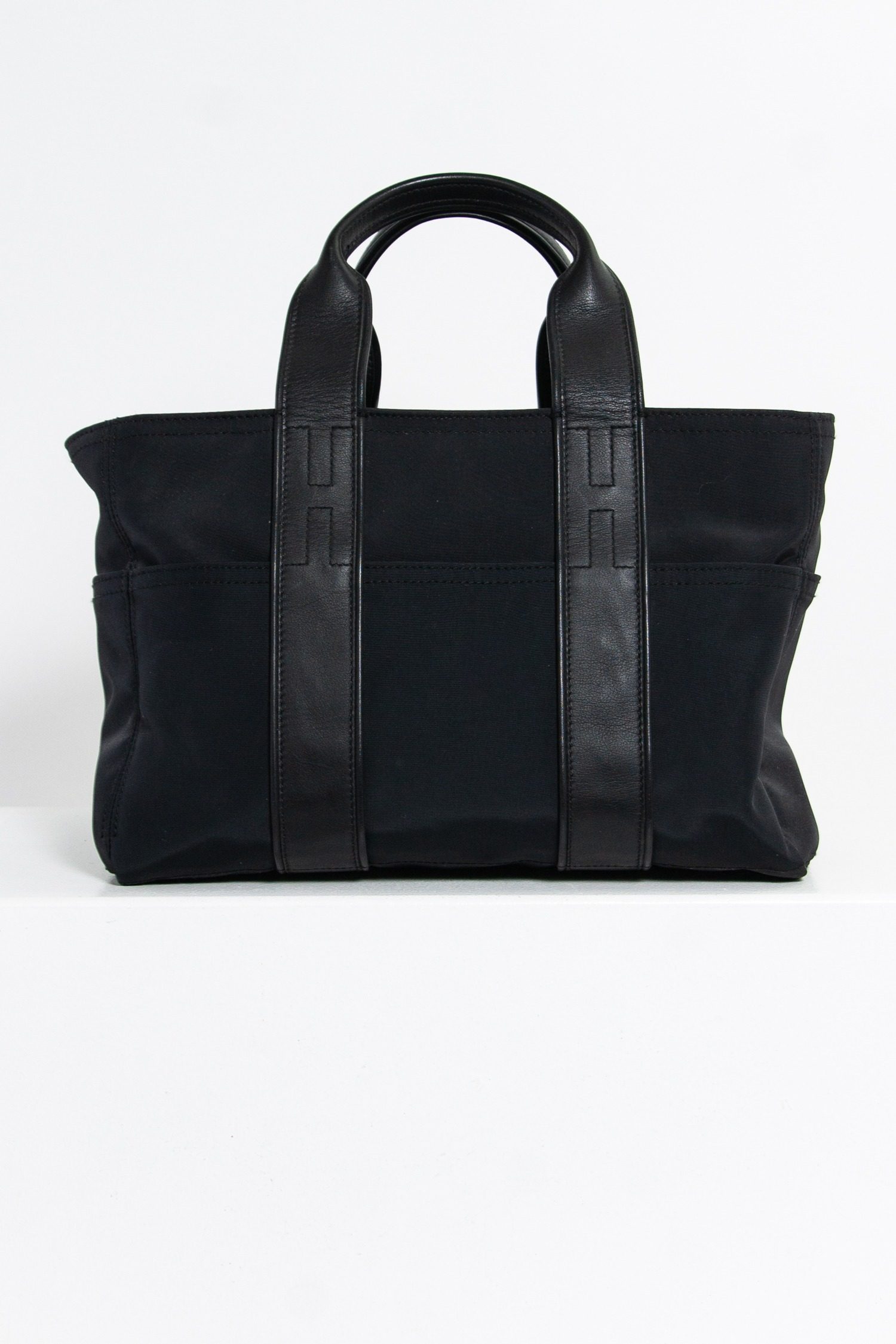 Thumbnail of http://Hermès%20Acapulco%20Handtasche%20aus%20Nylon%20in%20Schwarz