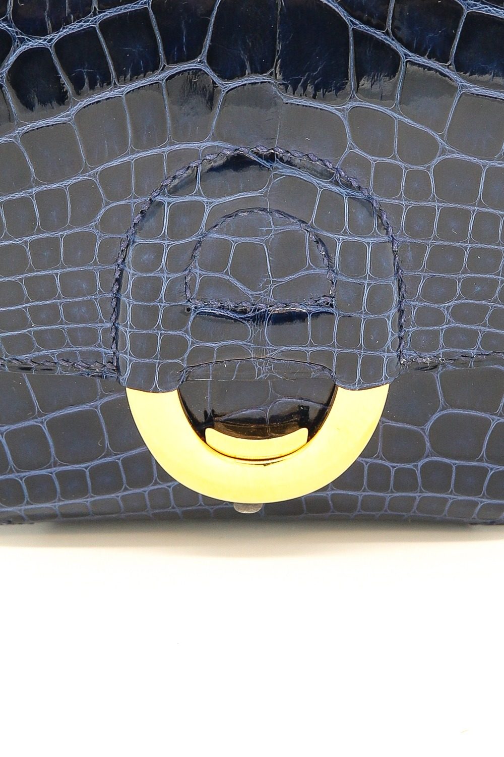 Thumbnail of http://Hermès%20Handtasche%20in%20Dunkelblau%20und%20Gold