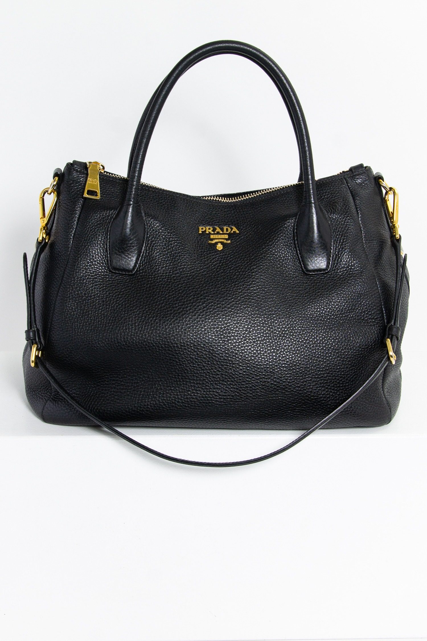 Thumbnail of http://Prada%20klassische%20Handtasche%20in%20schwarz