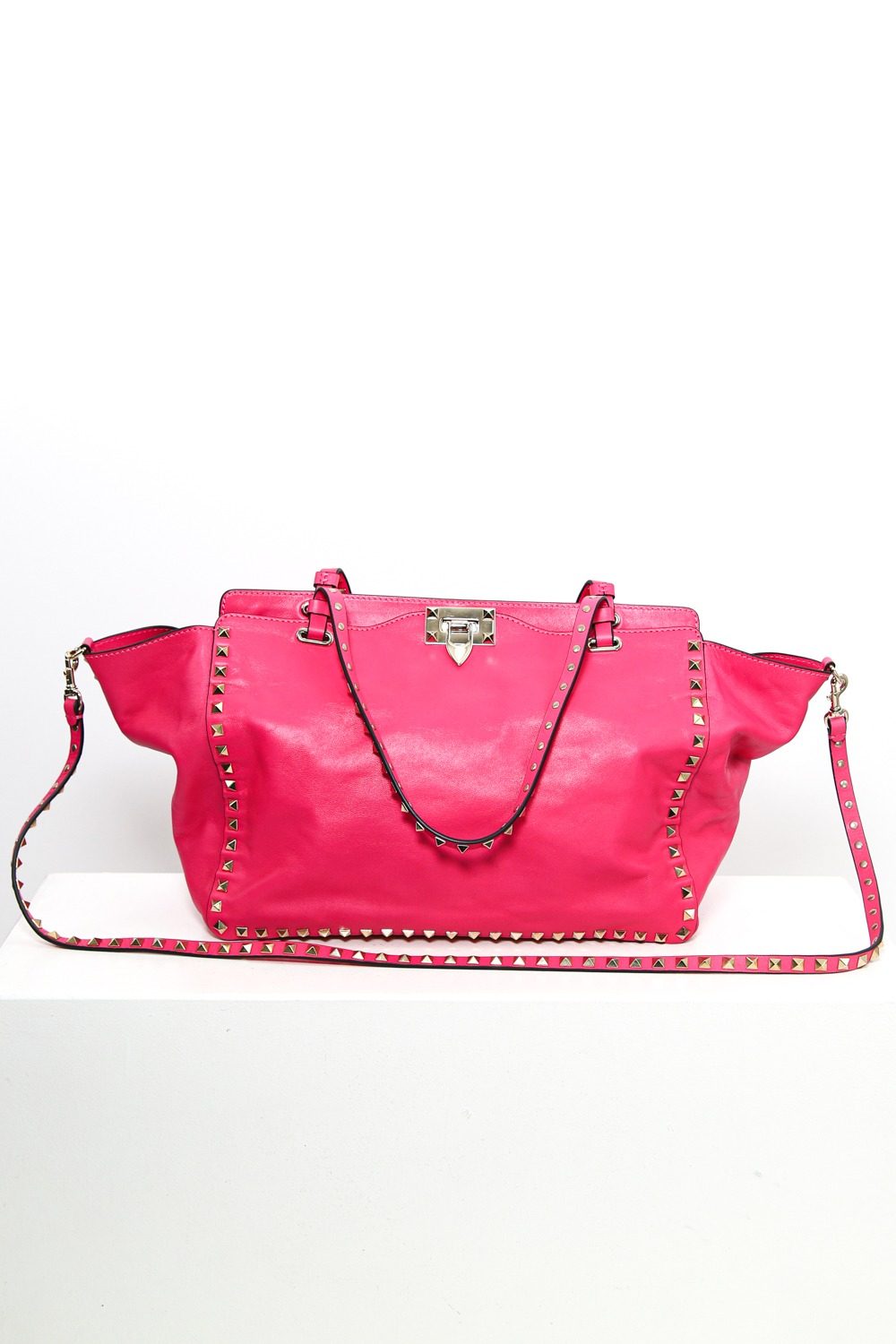 Thumbnail of http://Valentino%20Garavani%20Rockstud%20Shopper%20in%20Pink