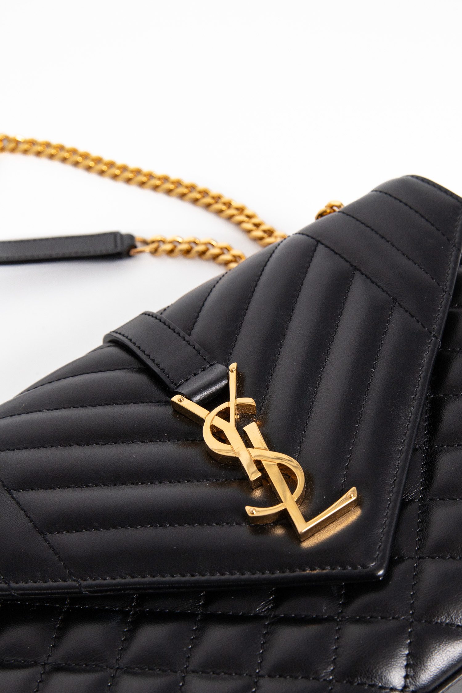 Saint Laurent mittelgroße "Envelope" Tasche in Schwarz