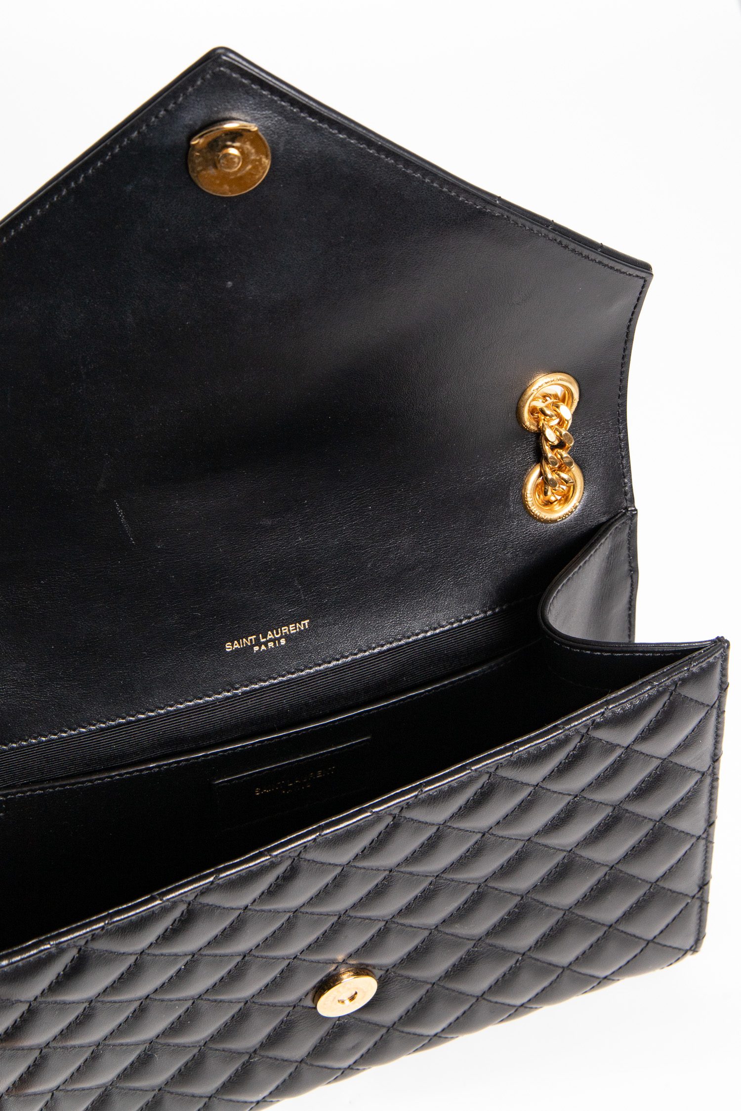 Saint Laurent mittelgroße "Envelope" Tasche in Schwarz