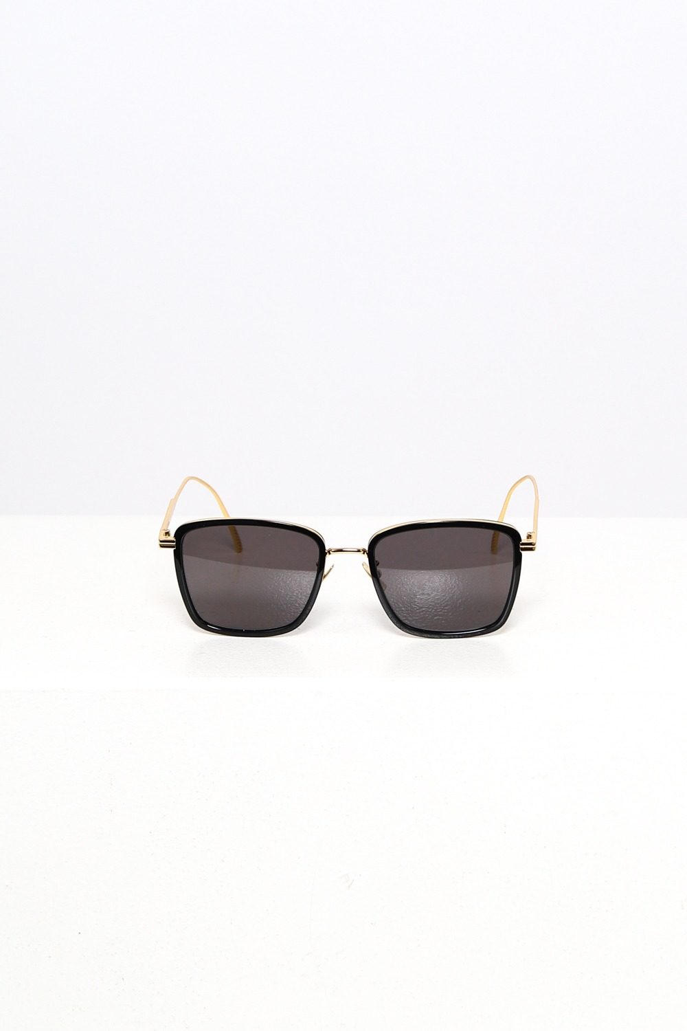 Thumbnail of http://Bottega%20Veneta%20Sonnenbrille%20in%20Schwarz-Gold
