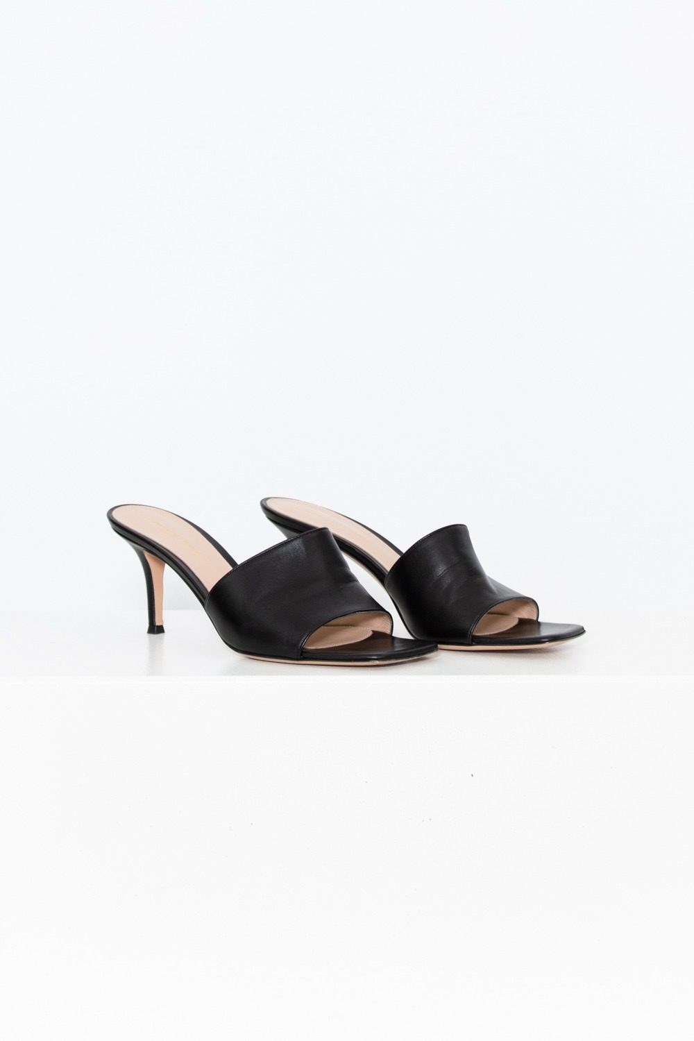 Thumbnail of http://Gianvito%20Rossi%20Mules%20in%20Schwarz