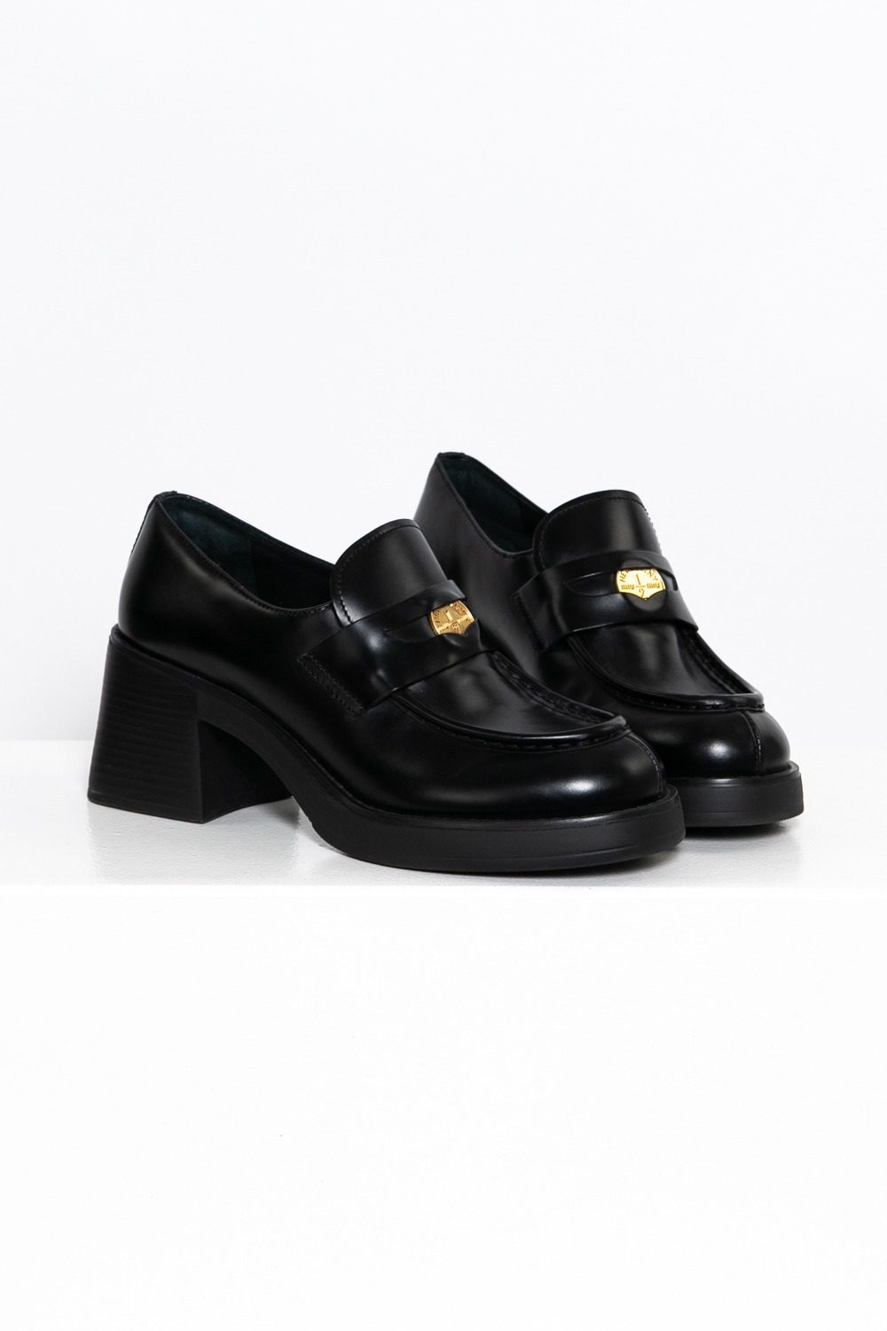 Thumbnail of http://Miu%20Miu%20Penny-Loafer%20in%20Schwarz