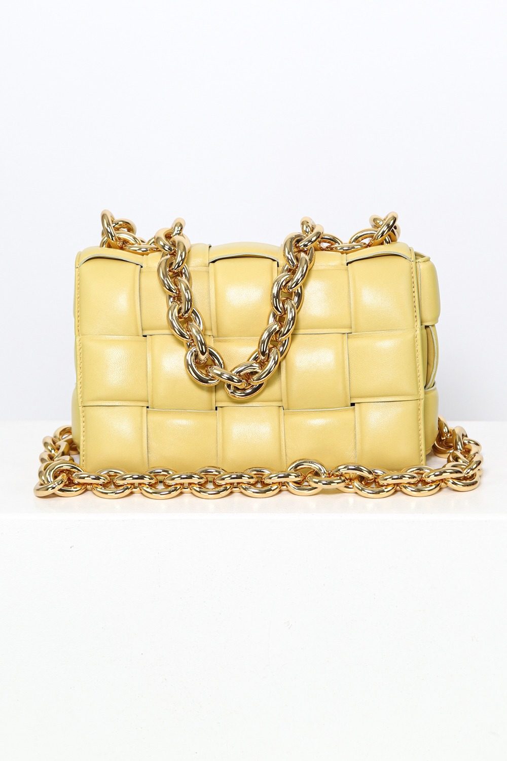 Thumbnail of http://Bottega%20Veneta%20Chain%20Cassette%20in%20Gelbgrün