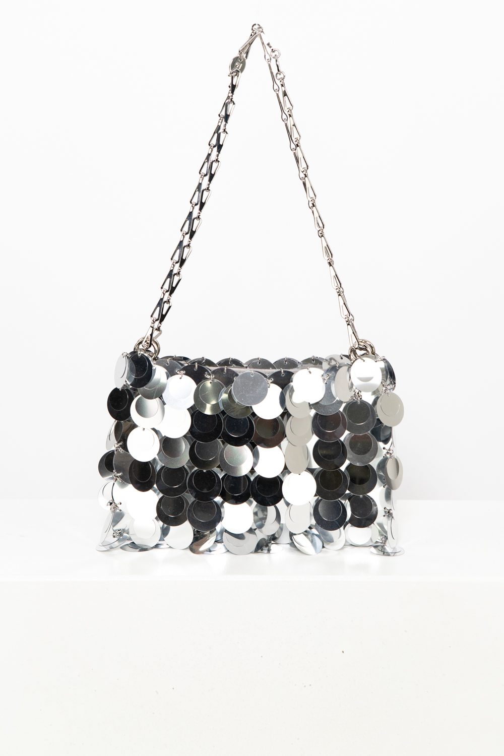 Thumbnail of http://Paco%20Rabanne%20Pailetten-Schultertasche%20in%20Silber