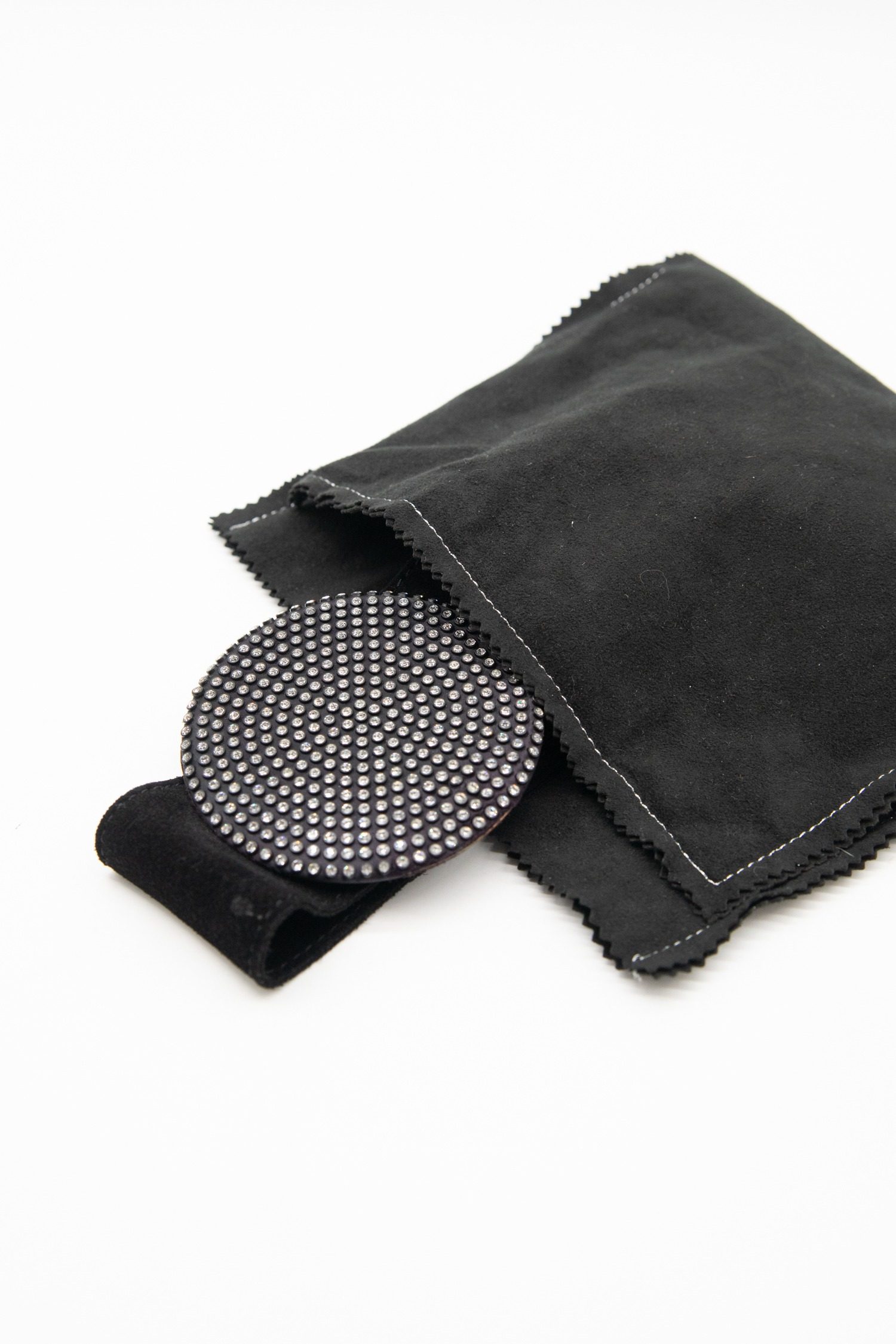 Thumbnail of http://Saint%20Laurent%20Vintage%20breiter%20Samtgürtel%20mit%20Strass%20in%20Schwarz