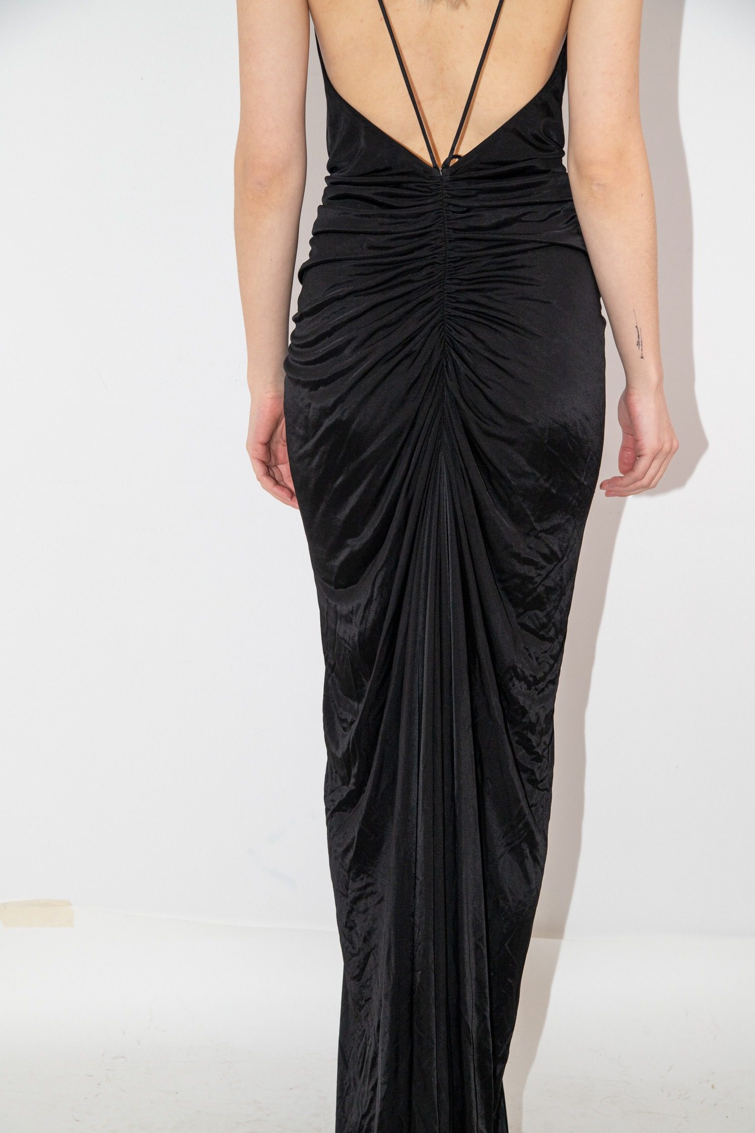 Thumbnail of http://Saint%20Laurent%20gerafftes%20Maxikleid%20mit%20Samt-Rose%20in%20Schwarz