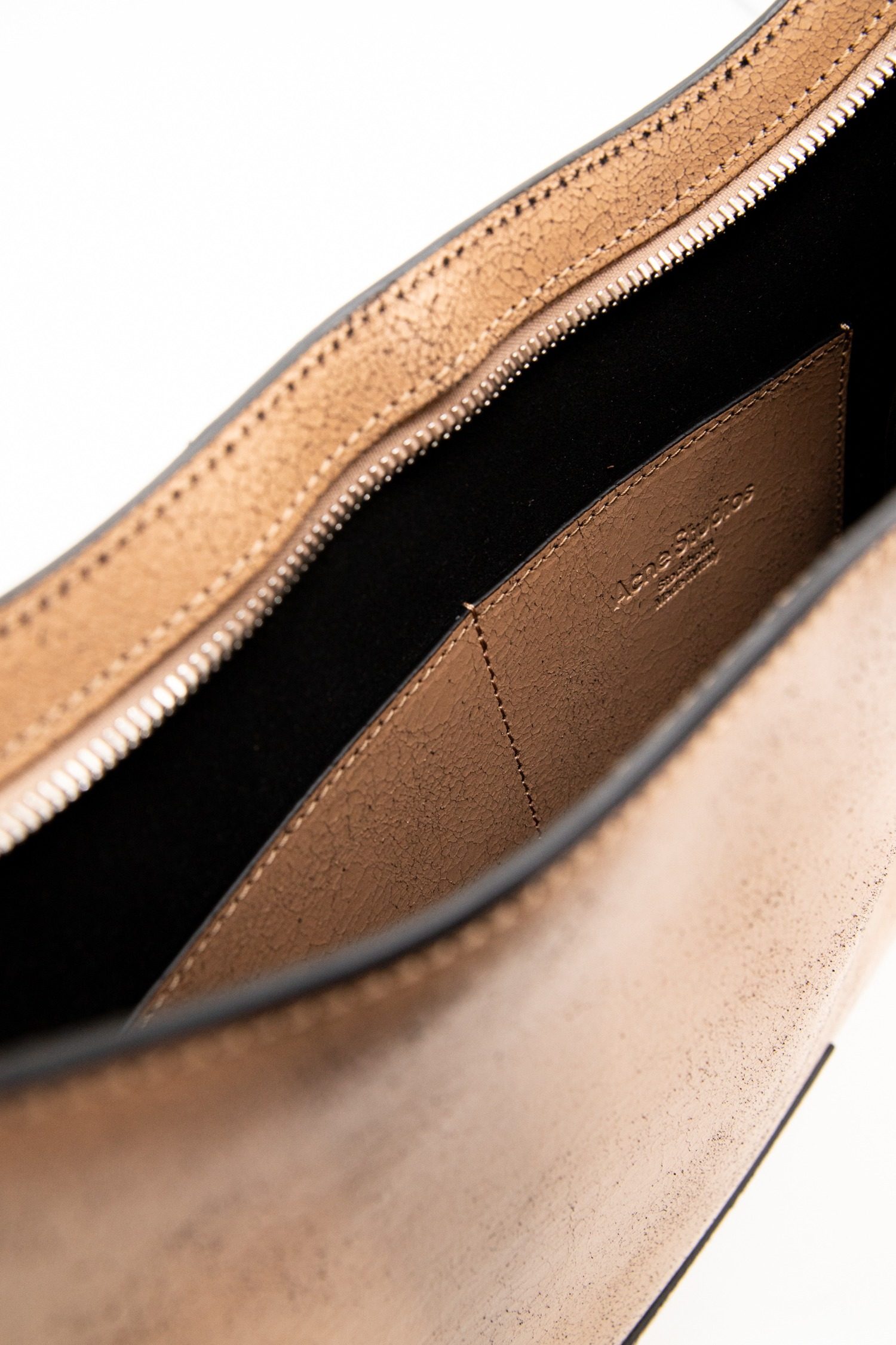 Thumbnail of http://Acne%20Studios%20Platt%20Umhängetasche%20in%20Beige%20und%20Schwarz