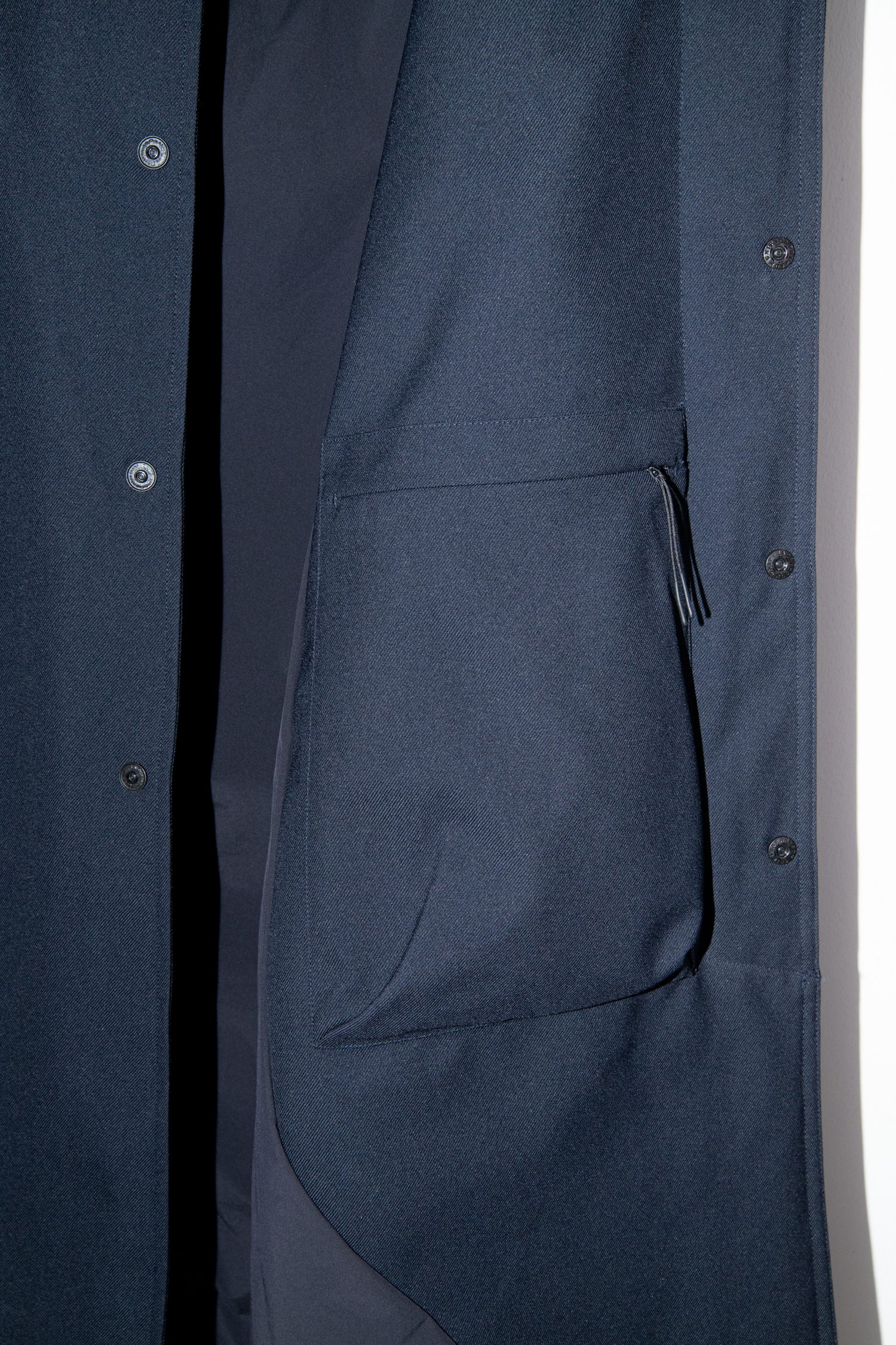 Thumbnail of http://Adhoconcept%20Mantel%20aus%20Funktionsgewebe%20in%20Dunkelblau