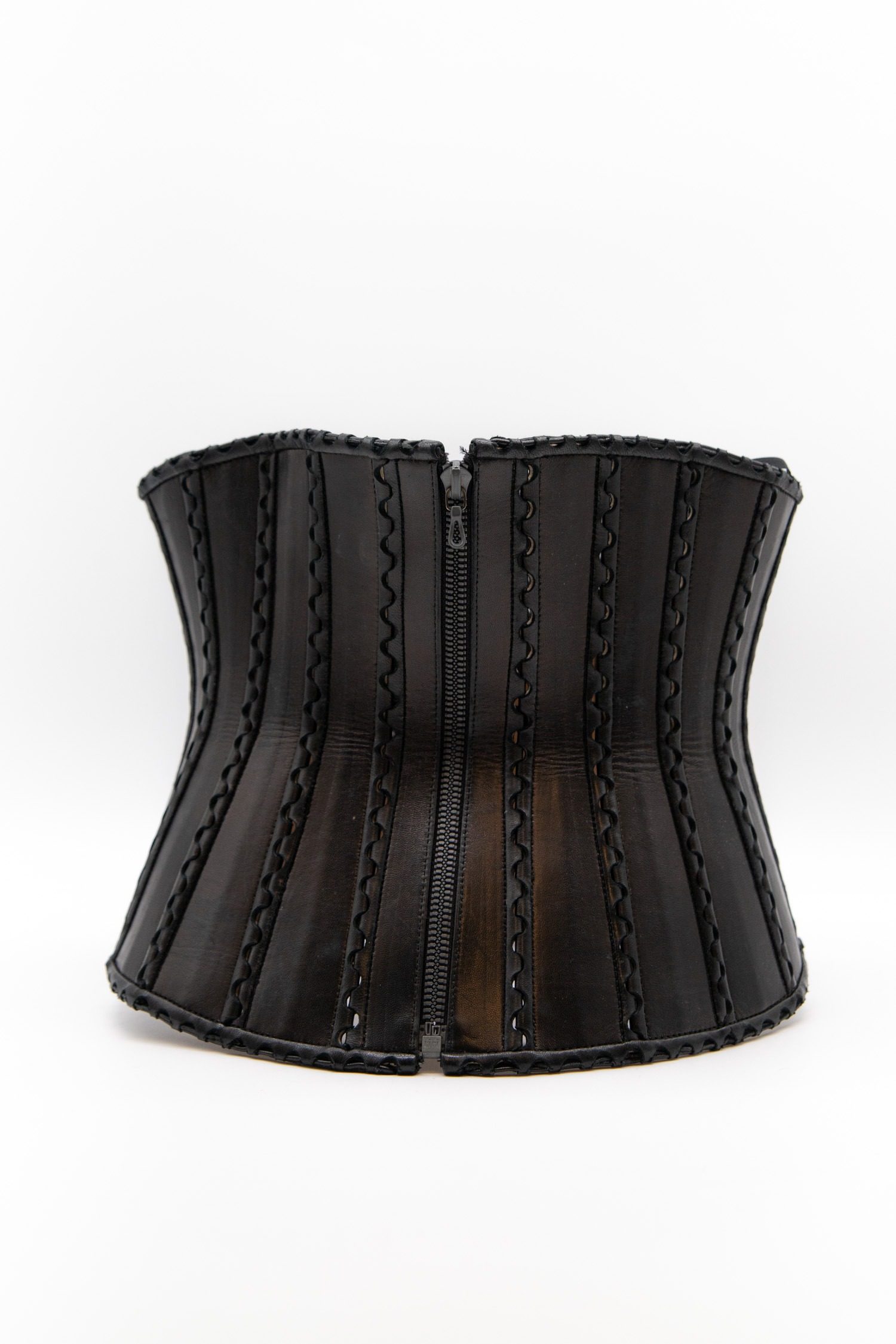 Thumbnail of http://Alaïa%20Korsettgürtel%20aus%20Leder