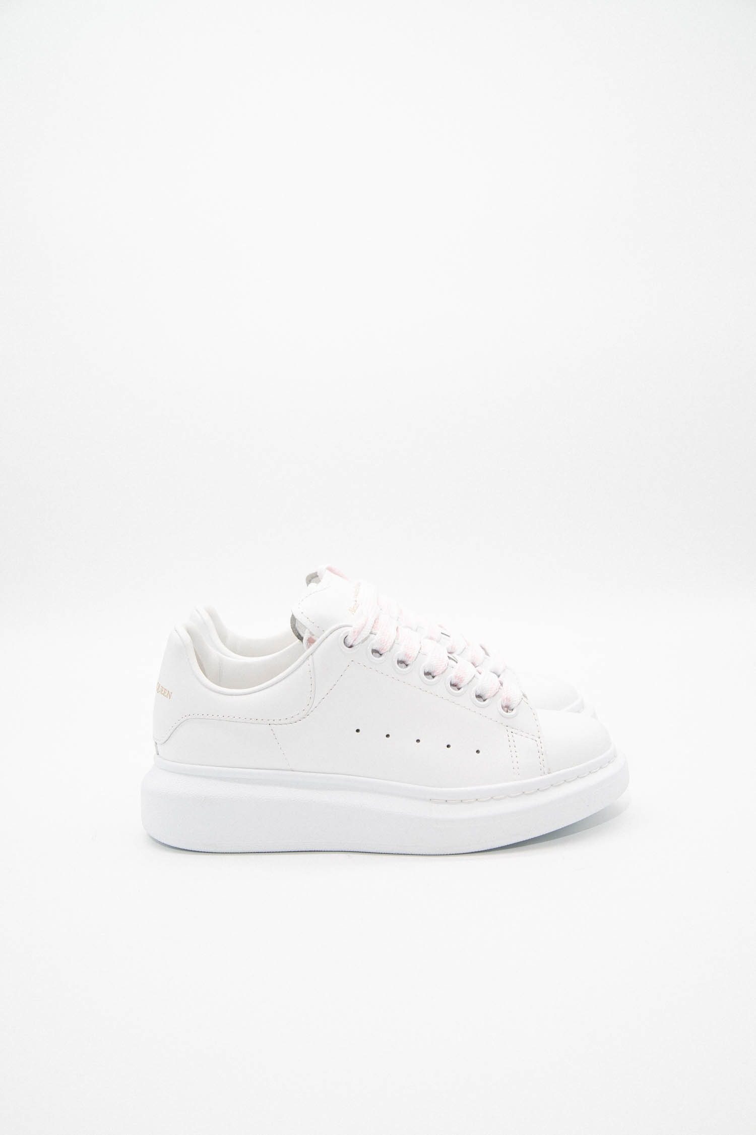 Thumbnail of http://Alexander%20McQueen%20Larry%20Sneaker%20in%20Weiß