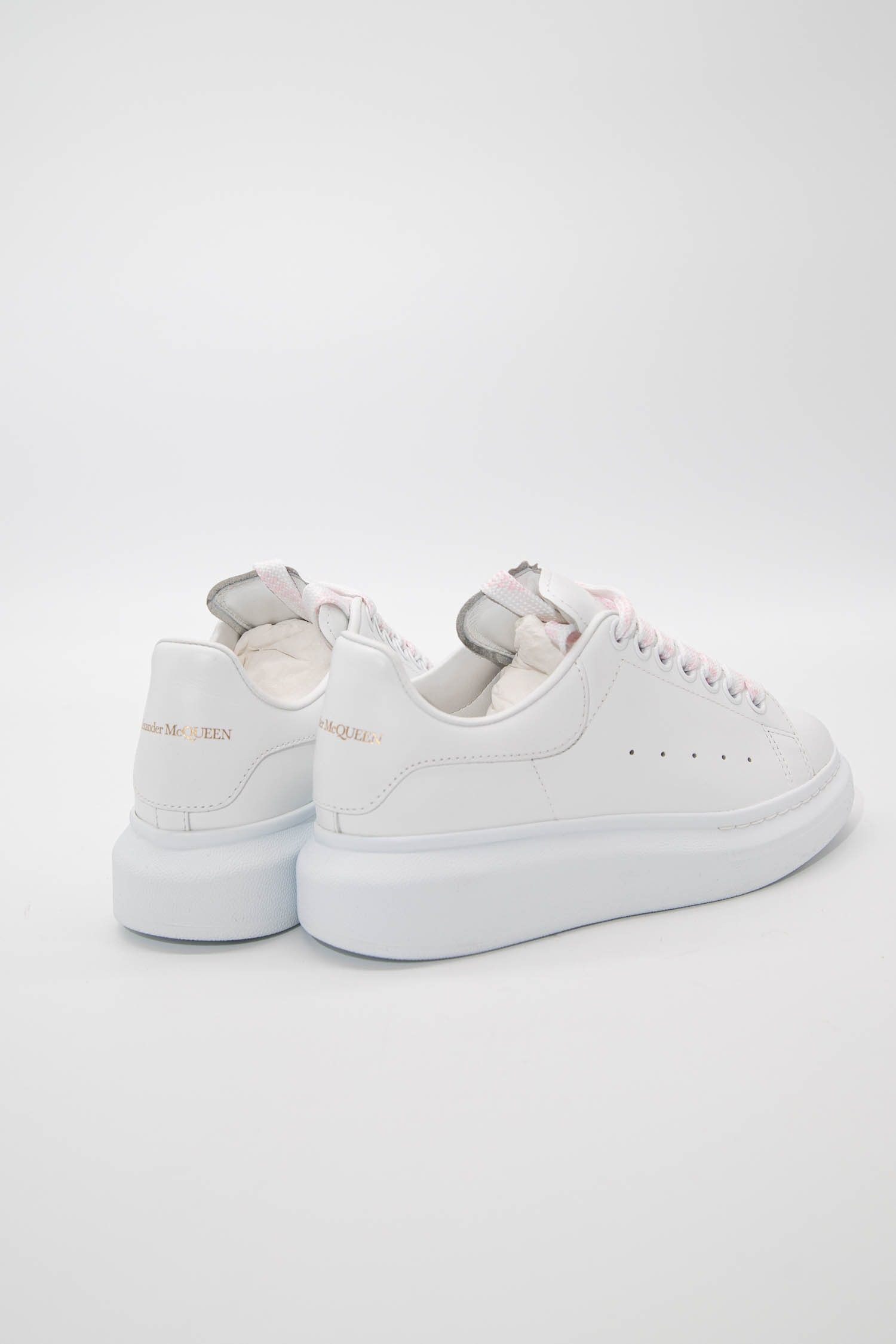 Thumbnail of http://Alexander%20McQueen%20Larry%20Sneaker%20in%20Weiß