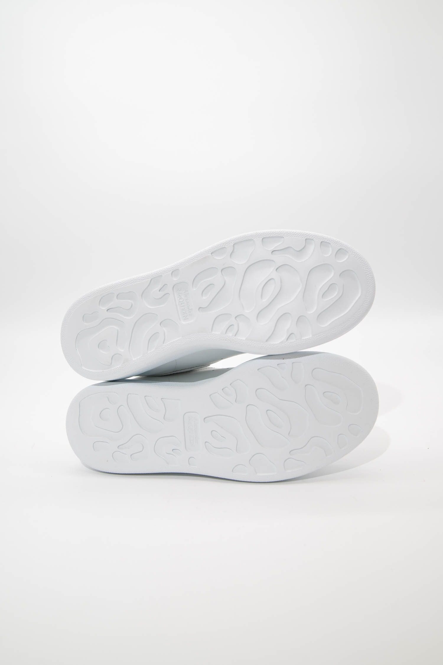 Thumbnail of http://Alexander%20McQueen%20Larry%20Sneaker%20in%20Weiß
