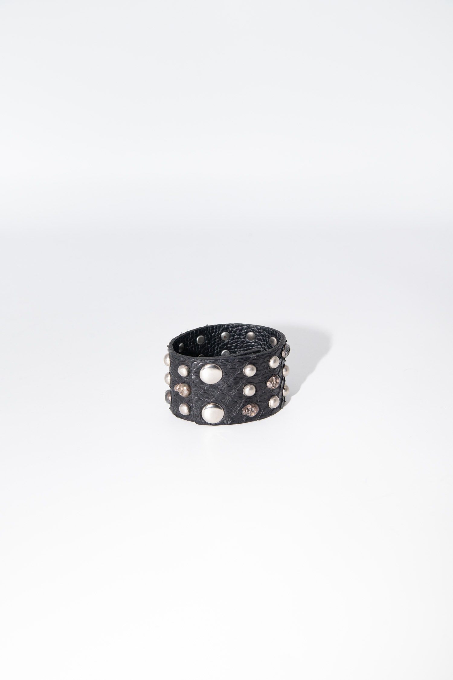 Thumbnail of http://Alexander%20McQueen%20Nieten-Armband%20in%20Schwarz