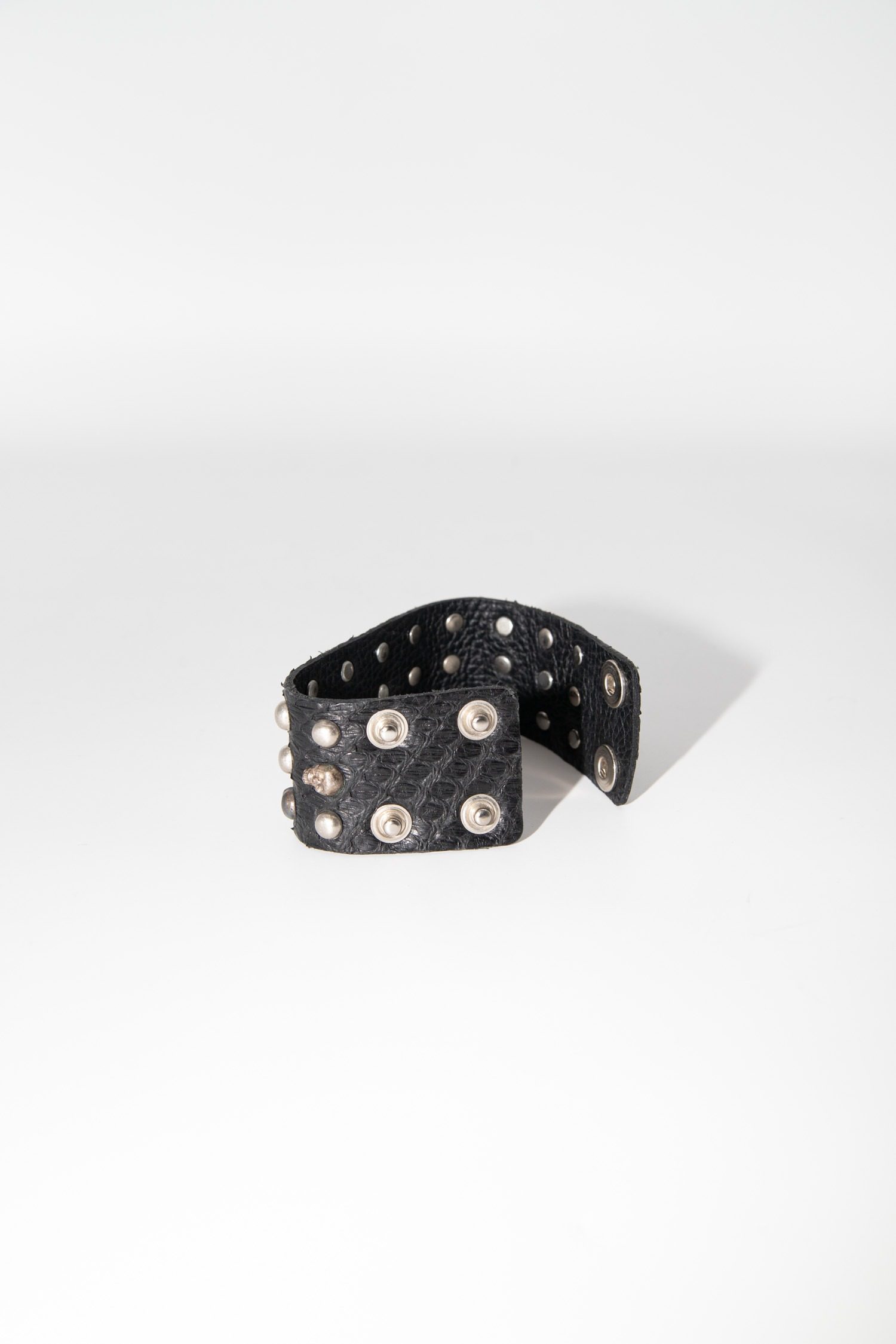 Thumbnail of http://Alexander%20McQueen%20Nieten-Armband%20in%20Schwarz